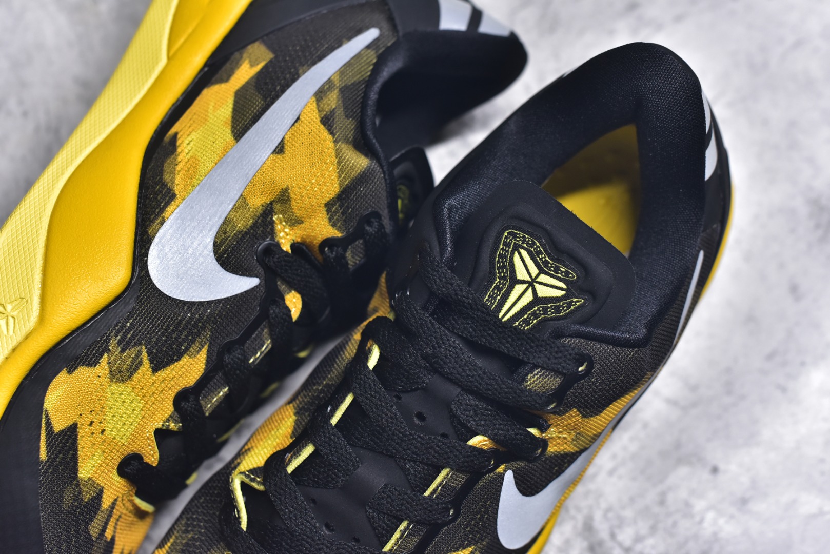图片[9]-#NK Zoom Kobe 8 科比八代 黑黄 555286-077 React 科技鞋垫加持 实战配置直接拉满 原楦纸板开发 鞋身流线型、后跟塑形 区分土肥圆 原厂针织鞋面一针一线匹配原版 全身鞋材卡料色独家定制 唯一万针立体刺绣SWOOSH 真实底模最大48.5 实战利器 专供海外市场 尺码：40 40.5 41 42 42.5 43 44 44.5 45 46 47.5 48.5 （脚宽、脚胖 建议买大半码）-选品中心
