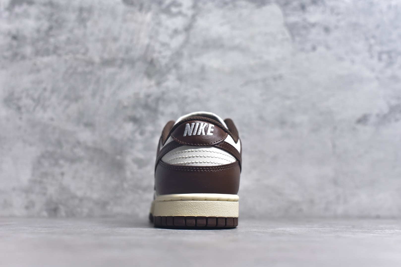 图片[5]-#NK Dunk Low 摩卡巧克力 DD1503-124 实力大厂出品 新配色陆续开发 利润个位数只为口碑 全套原纸板楦头开发 确保原汁原味 完美呈现DUNK版型 一比一鞋头弧度高度鞋身弧度 此版本只针对中端市场 皮料材质有所更替 其他数据细节工艺流程均保持一致 绝不口嗨 细节品控鞋型随意对比 独家私模官方第六代原厂航空铝磨具打磨大底 鞋头坡度极致还原 无解鞋型 原盒原配 圈内天花板工艺 原厂玻璃冲刀 超高清洁度 全鞋零毛边皮料切割 原厂中底布点胶 中底布拉帮走线遵循公司 尺码：36 36.5 37.5 38 38.5 39 40 40.5 41 42 42.5 43 44 44.5 45 46-选品中心