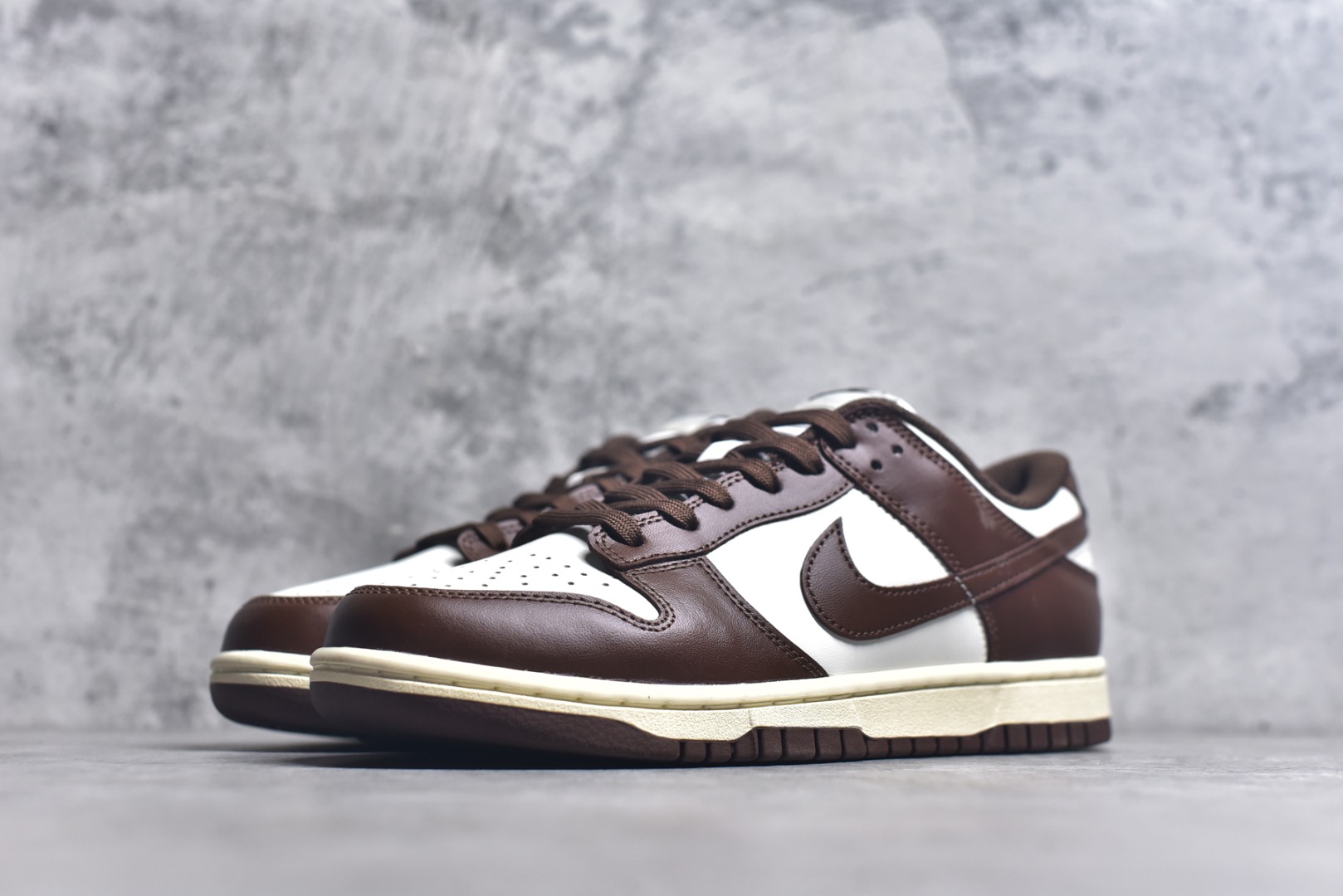 图片[2]-#NK Dunk Low 摩卡巧克力 DD1503-124 实力大厂出品 新配色陆续开发 利润个位数只为口碑 全套原纸板楦头开发 确保原汁原味 完美呈现DUNK版型 一比一鞋头弧度高度鞋身弧度 此版本只针对中端市场 皮料材质有所更替 其他数据细节工艺流程均保持一致 绝不口嗨 细节品控鞋型随意对比 独家私模官方第六代原厂航空铝磨具打磨大底 鞋头坡度极致还原 无解鞋型 原盒原配 圈内天花板工艺 原厂玻璃冲刀 超高清洁度 全鞋零毛边皮料切割 原厂中底布点胶 中底布拉帮走线遵循公司 尺码：36 36.5 37.5 38 38.5 39 40 40.5 41 42 42.5 43 44 44.5 45 46-选品中心