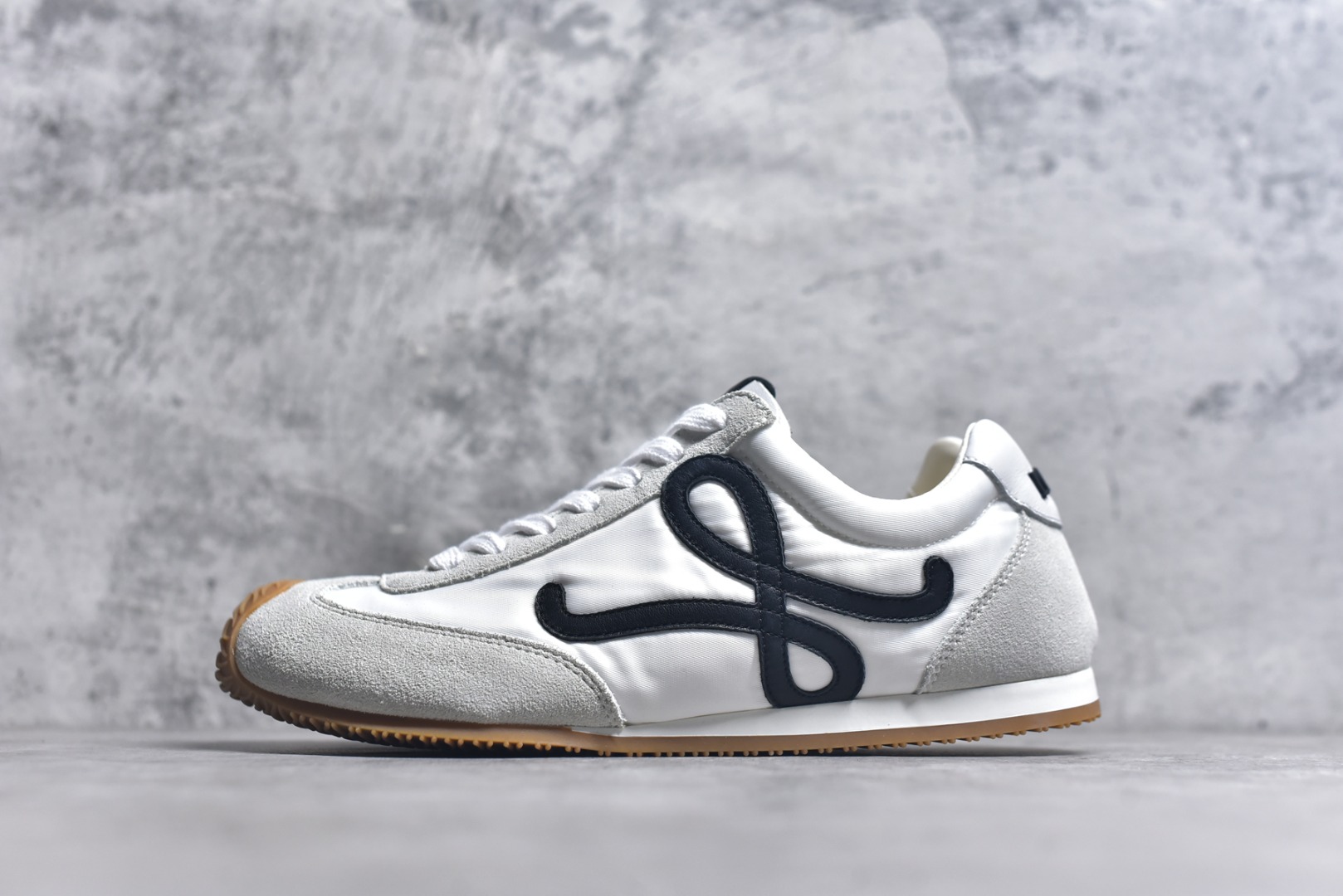 #LOEWE罗意威 Ballet Runner 2.0 尼龙牛皮革 圆头系带 白色 尺码：35-44-选品中心