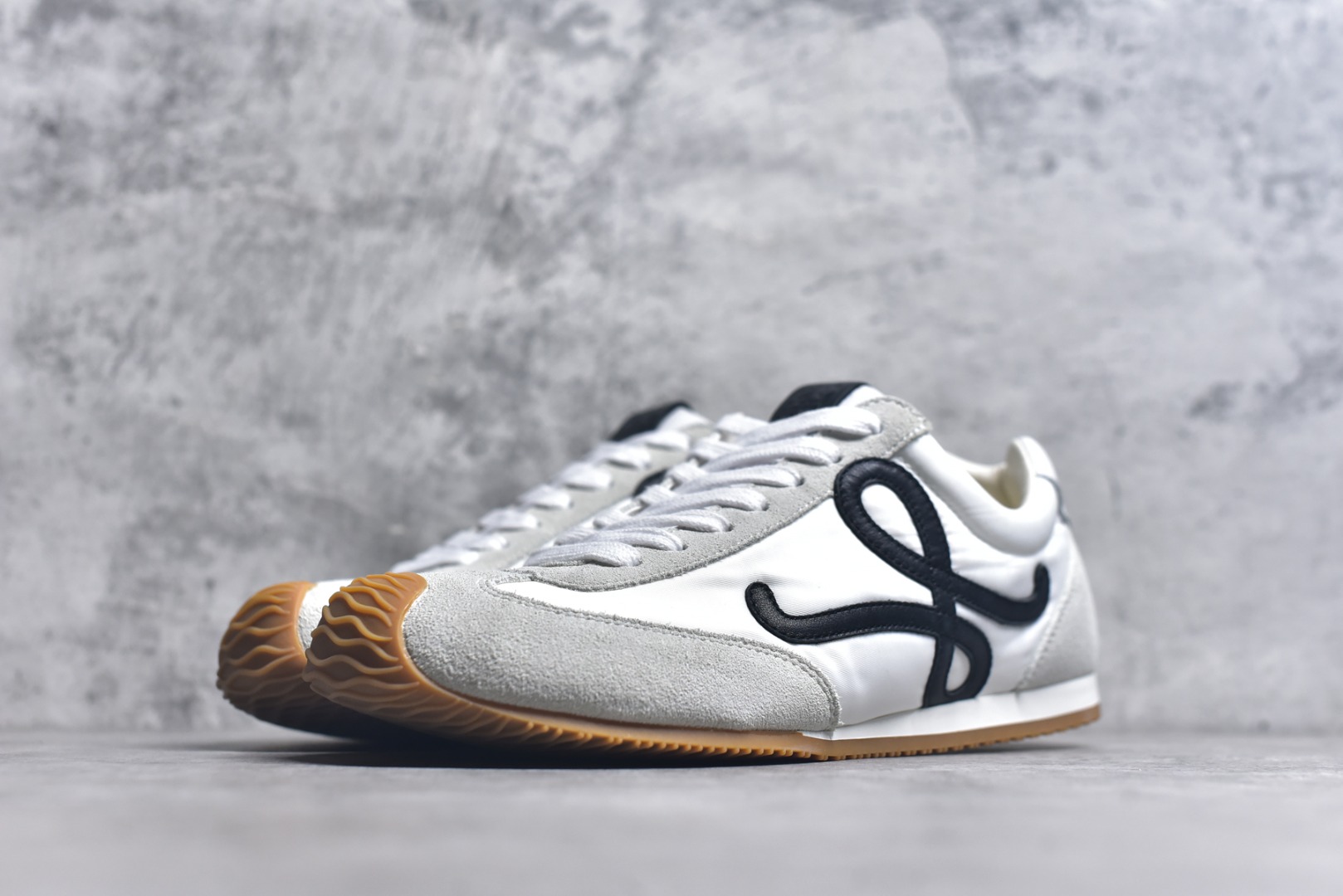 图片[2]-#LOEWE罗意威 Ballet Runner 2.0 尼龙牛皮革 圆头系带 白色 尺码：35-44-选品中心