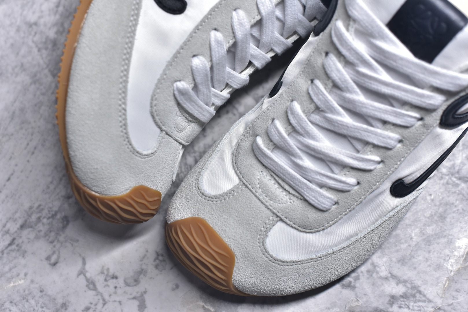 图片[8]-#LOEWE罗意威 Ballet Runner 2.0 尼龙牛皮革 圆头系带 白色 尺码：35-44-选品中心
