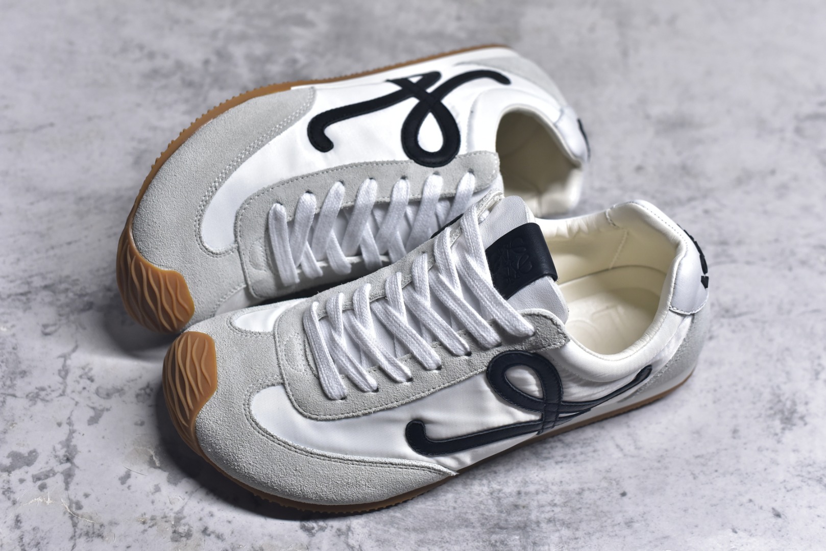 图片[7]-#LOEWE罗意威 Ballet Runner 2.0 尼龙牛皮革 圆头系带 白色 尺码：35-44-选品中心