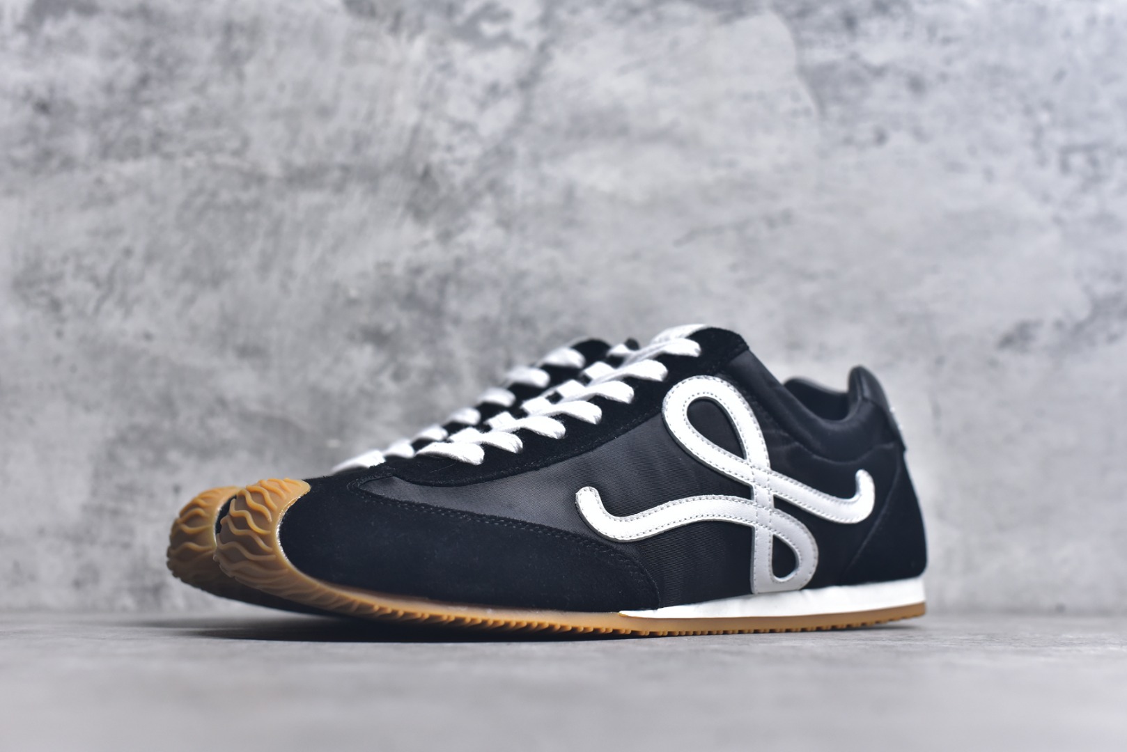 图片[2]-#LOEWE罗意威 Ballet Runner 2.0 尼龙牛皮革 圆头系带 黑色 尺码：35-44-选品中心