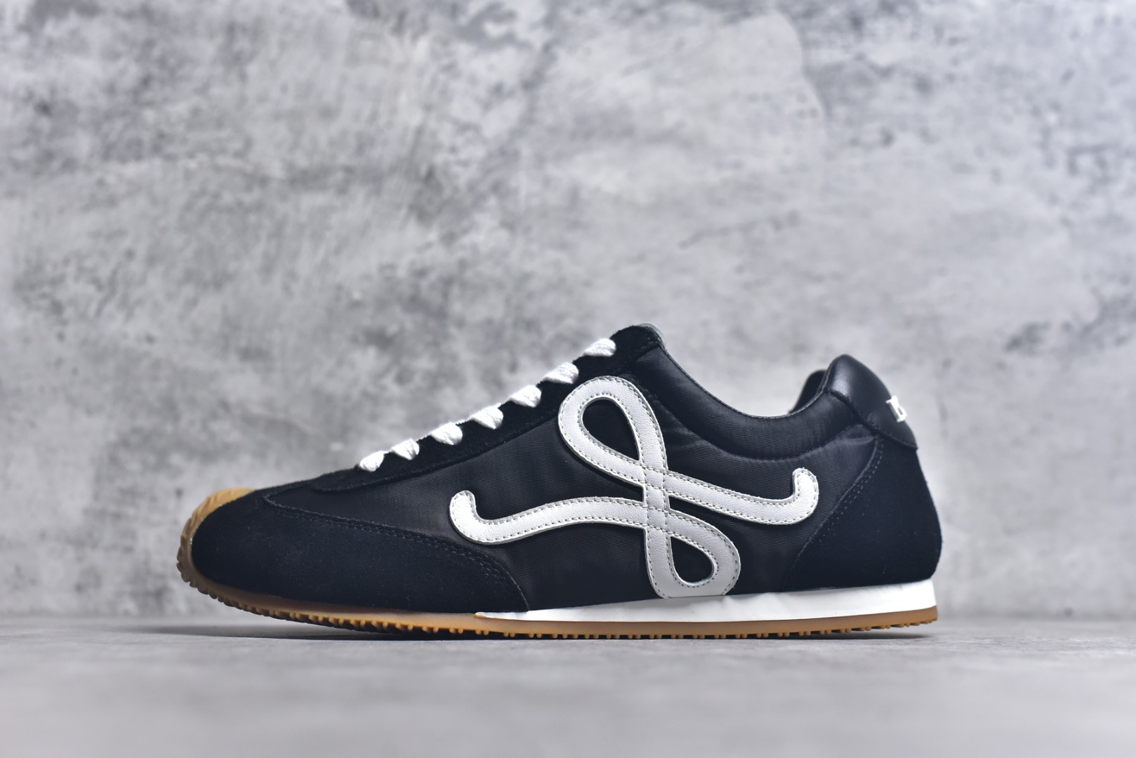 #LOEWE罗意威 Ballet Runner 2.0 尼龙牛皮革 圆头系带 黑色 尺码：35-44-选品中心