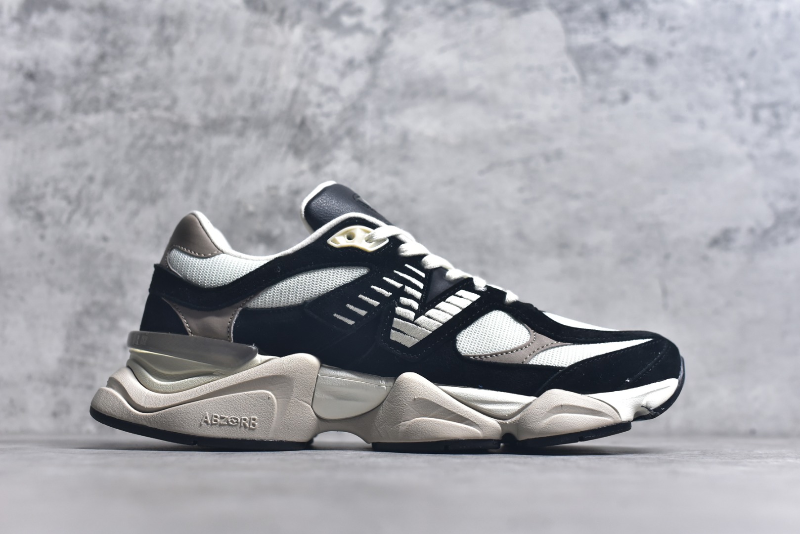 图片[3]-#New Balance NB9060系列 复古休闲运动慢跑鞋 U9060BLZ #鞋款灵感源自设计师本人对夏日的怀日回忆。鞋面大身由空间双格及磨砂鞋面拼接而生，配以柔和、温暖的粉橘色调，夏日氛围拉满 #采用大面积网眼以及麂皮材质覆盖鞋身，还原经典气质。搭载ABZORB避震科技，由泡沫聚酯制成，上脚可以有效减少由鞋底反弹对身体及双腿的冲击力 尺码：36-46.5-选品中心