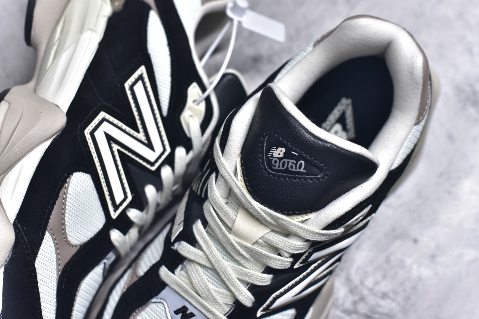 图片[9]-#New Balance NB9060系列 复古休闲运动慢跑鞋 U9060BLZ #鞋款灵感源自设计师本人对夏日的怀日回忆。鞋面大身由空间双格及磨砂鞋面拼接而生，配以柔和、温暖的粉橘色调，夏日氛围拉满 #采用大面积网眼以及麂皮材质覆盖鞋身，还原经典气质。搭载ABZORB避震科技，由泡沫聚酯制成，上脚可以有效减少由鞋底反弹对身体及双腿的冲击力 尺码：36-46.5-选品中心