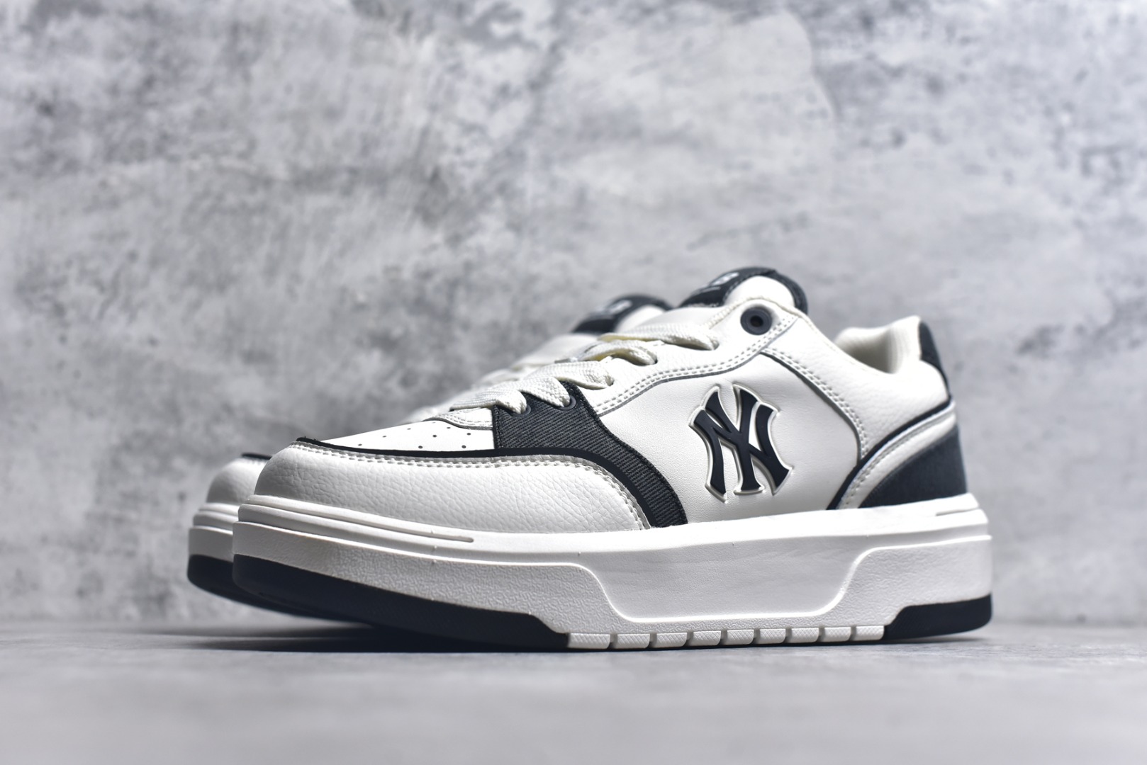 图片[2]-#New York Yankees x MLB Chunky Liner Low 洋基队学长鞋系列低帮老爹风轻量增高厚底百搭休闲运动板鞋 采用环保纤维革面鞋面材质 全新独立5cm厘米外增高轻质发泡中底组合耐磨橡胶外底片 货号：3ASXD015N 尺码：35-45-选品中心