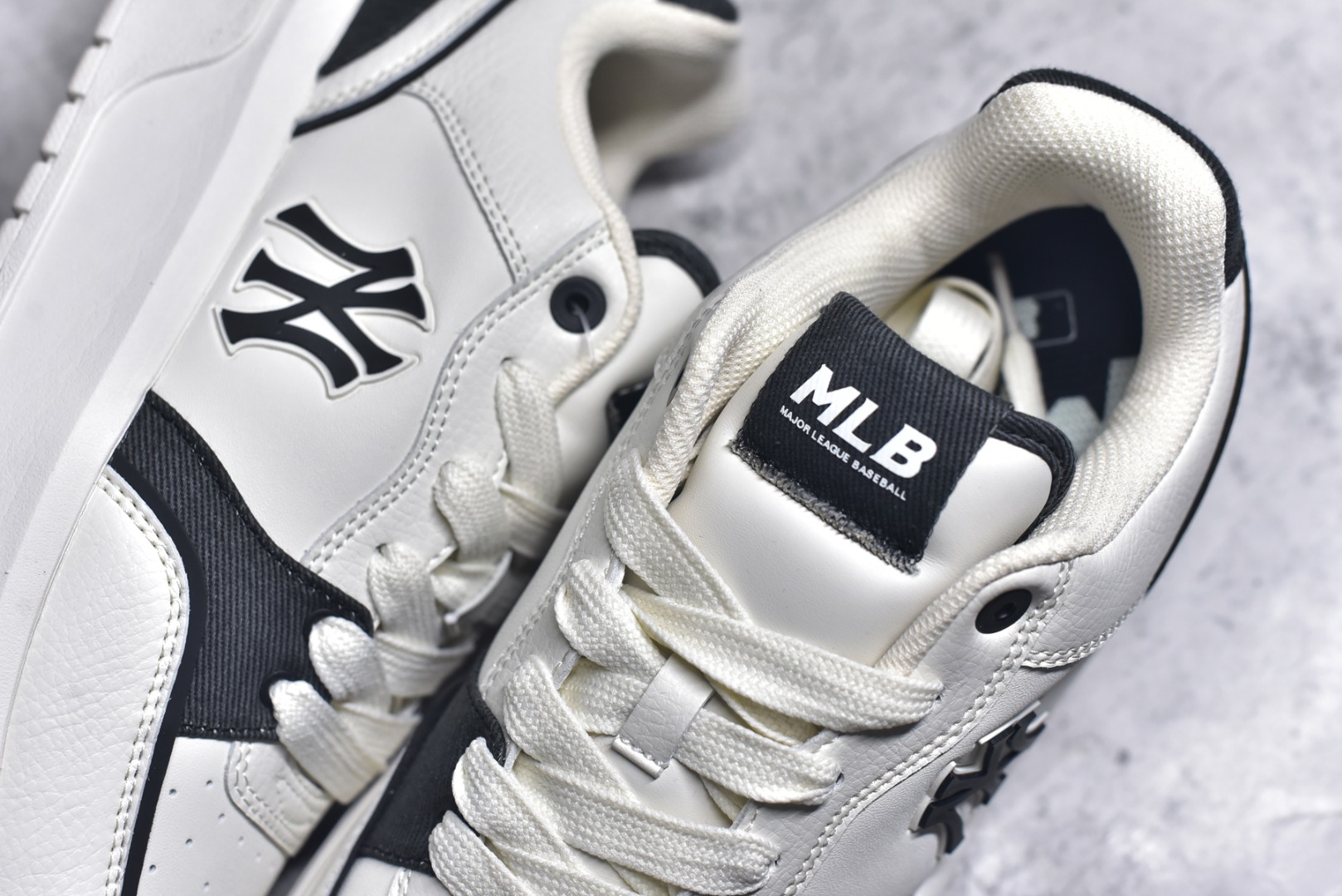 图片[9]-#New York Yankees x MLB Chunky Liner Low 洋基队学长鞋系列低帮老爹风轻量增高厚底百搭休闲运动板鞋 采用环保纤维革面鞋面材质 全新独立5cm厘米外增高轻质发泡中底组合耐磨橡胶外底片 货号：3ASXD015N 尺码：35-45-选品中心