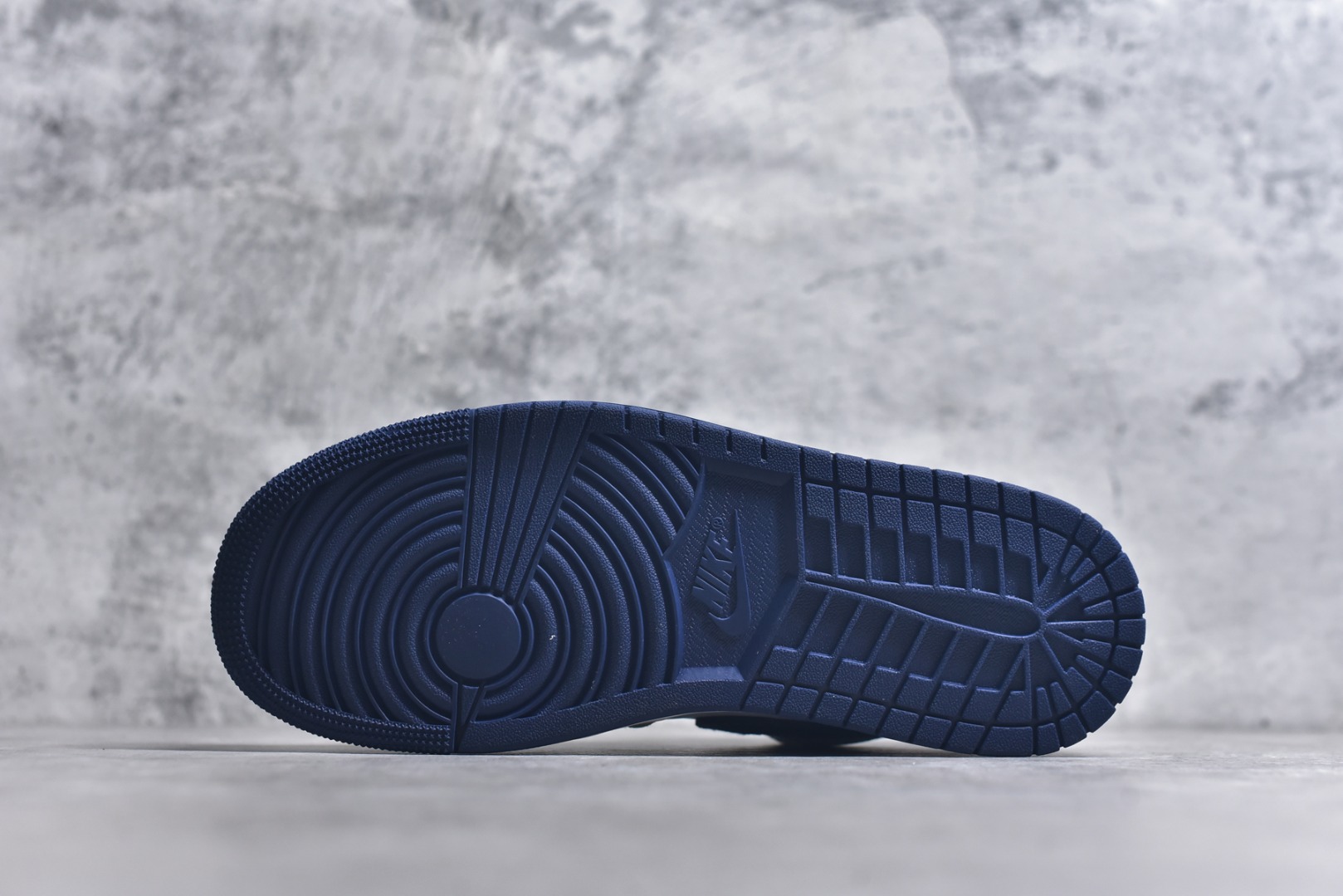 图片[6]-#Air Jordan AJ1 Low 低帮 白蓝牛仔 IH0648-141 终端优势供应 市面中低帮最具代表性版本没有之一 口碑大厂出品 品控大底版型不断改良更新 全套原纸板楦头开发 确保原汁原味 完美呈现版型 完美零毛边处理 原厂内置全掌气垫 价格定位良心 平台专用代工流水线出品 一眼公司既视感 拿到手的一瞬间就与众不同 碾压市面所有版本 全部原鞋开发 每一个配色都会采购原鞋确认细节 打破市面看图做货无好货之说 尺码：35.5 36 36.5 37.5 38 38.5 39 40 40.5 41 42 42.5 43 44 44.5 45 46-选品中心