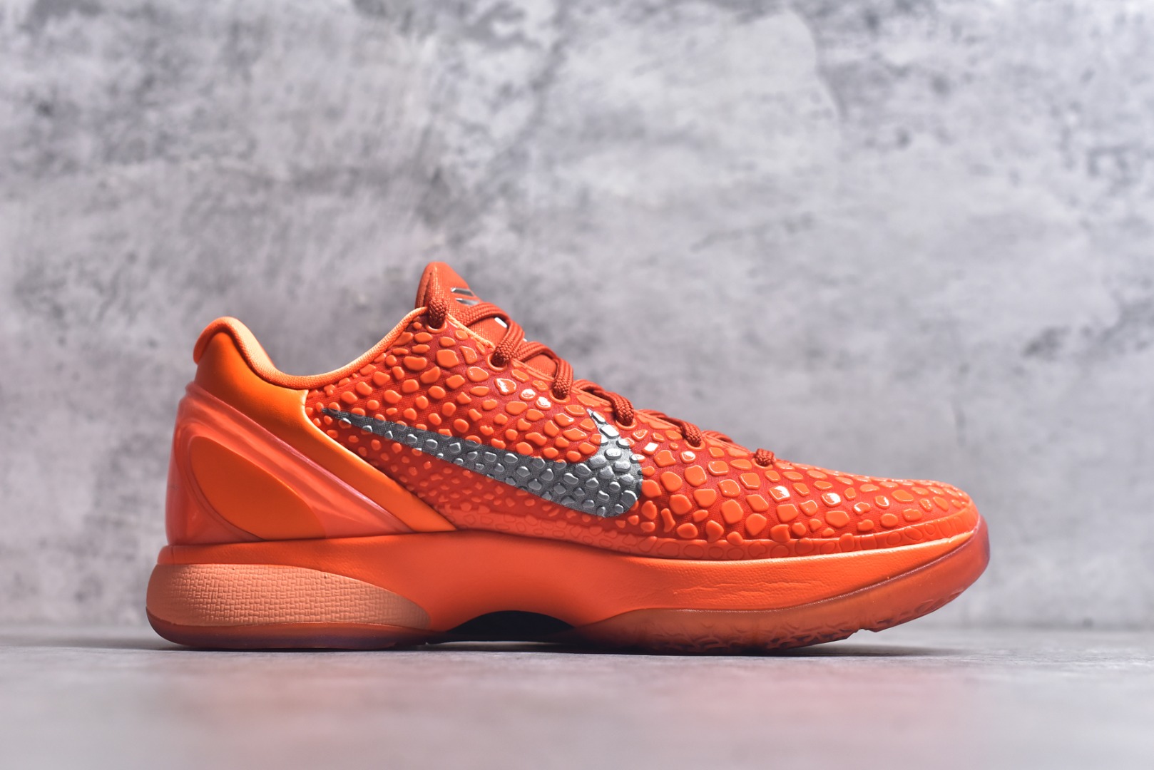 图片[3]-#NK Zoom Kobe 6 Protro 科比六代 暴力橙 IH1871-800 完美复刻公司货 前掌超大Zoom Turbo气垫 后掌EVA缓震 真正的原汁原味 还原ZP脚感 全身鞋材卡料色独家定制 唯一正确喷漆工艺Swoosh 正确凹凸蛇鳞工艺 正确鞋面渐变效果 内全置真动飞态线 独立原厂模具 最大尺码达到48.5码 首批不拼图大几率过验 亲测已过 支持各种高强度实战 无需担心 上脚价 补货周期极长 脚宽建议买大半码 科比系列前掌偏窄 不影响二次销售 支持七天无理由退换 尺码：40 40.5 41 42 42.5 43 44 44.5 45 45.5 46 47.5 48.5-选品中心