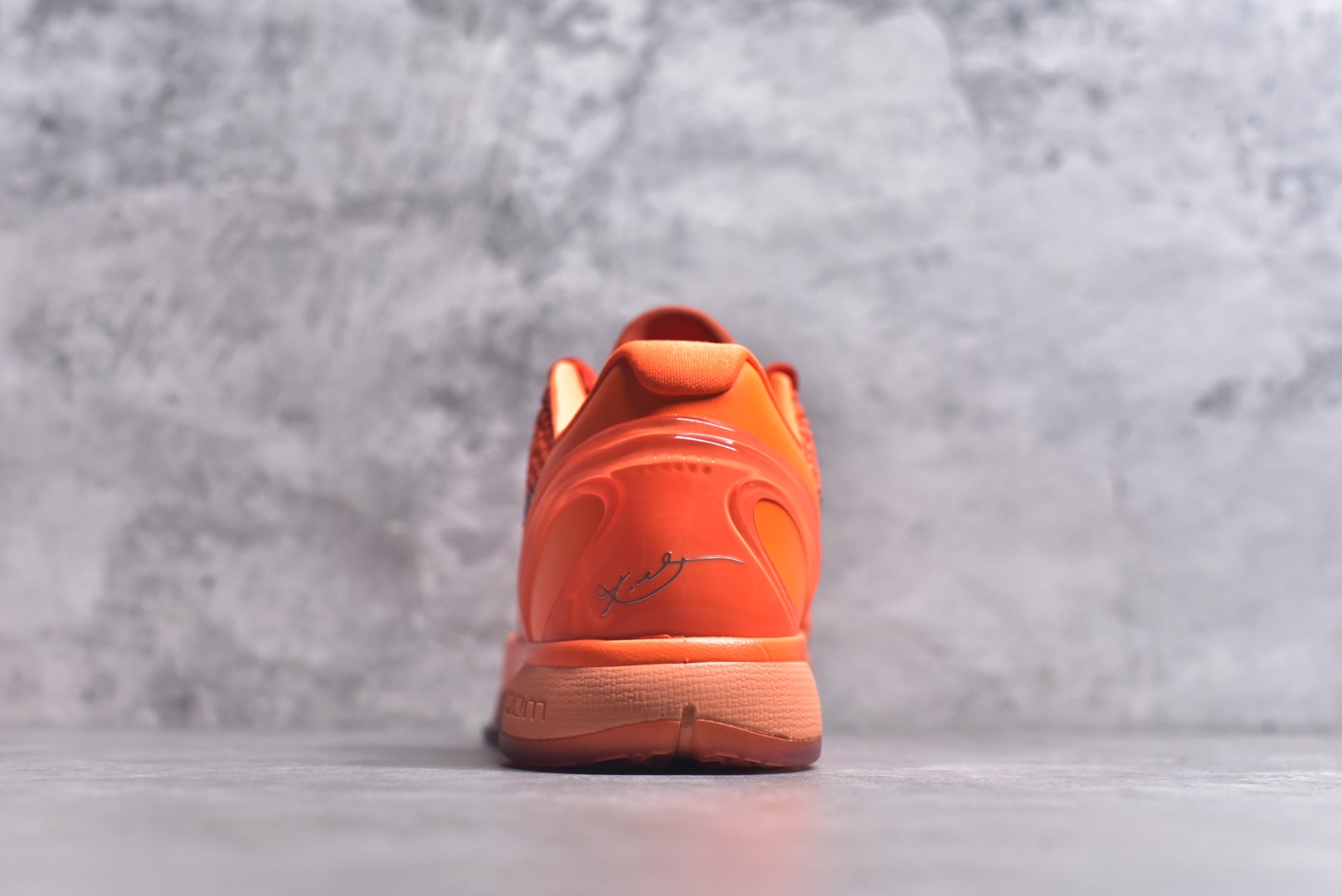 图片[5]-#NK Zoom Kobe 6 Protro 科比六代 暴力橙 IH1871-800 完美复刻公司货 前掌超大Zoom Turbo气垫 后掌EVA缓震 真正的原汁原味 还原ZP脚感 全身鞋材卡料色独家定制 唯一正确喷漆工艺Swoosh 正确凹凸蛇鳞工艺 正确鞋面渐变效果 内全置真动飞态线 独立原厂模具 最大尺码达到48.5码 首批不拼图大几率过验 亲测已过 支持各种高强度实战 无需担心 上脚价 补货周期极长 脚宽建议买大半码 科比系列前掌偏窄 不影响二次销售 支持七天无理由退换 尺码：40 40.5 41 42 42.5 43 44 44.5 45 45.5 46 47.5 48.5-选品中心