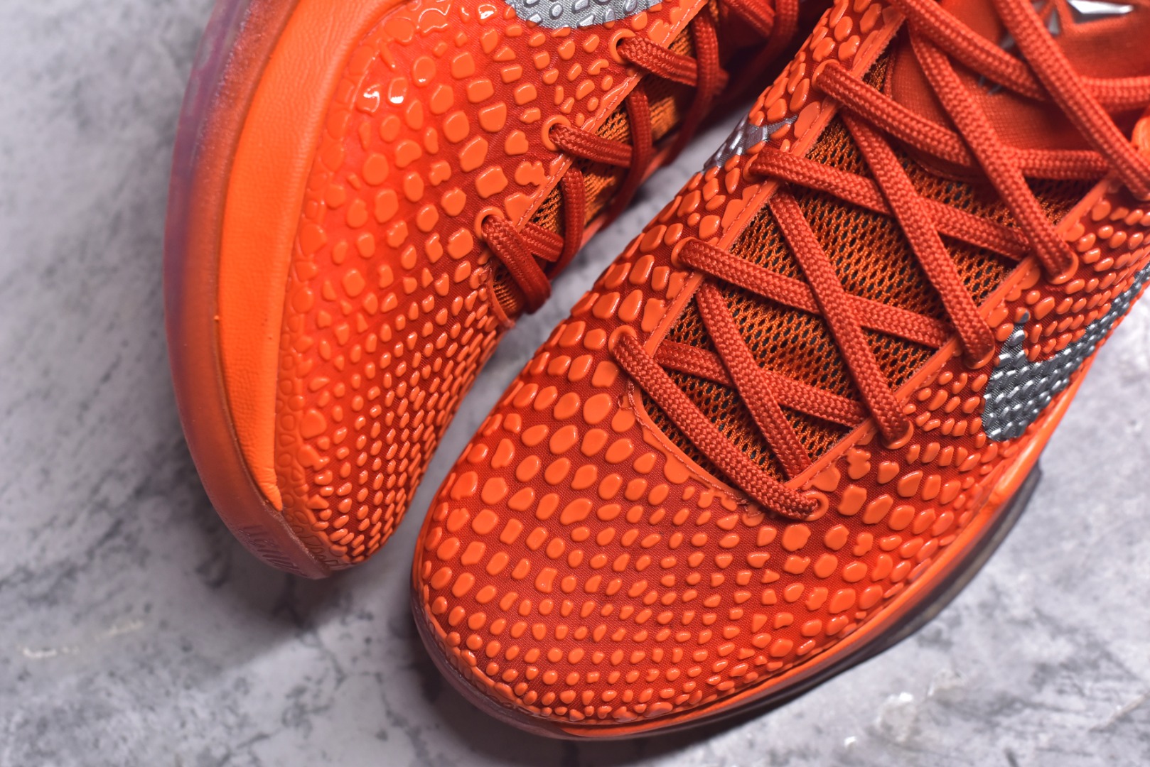 图片[8]-#NK Zoom Kobe 6 Protro 科比六代 暴力橙 IH1871-800 完美复刻公司货 前掌超大Zoom Turbo气垫 后掌EVA缓震 真正的原汁原味 还原ZP脚感 全身鞋材卡料色独家定制 唯一正确喷漆工艺Swoosh 正确凹凸蛇鳞工艺 正确鞋面渐变效果 内全置真动飞态线 独立原厂模具 最大尺码达到48.5码 首批不拼图大几率过验 亲测已过 支持各种高强度实战 无需担心 上脚价 补货周期极长 脚宽建议买大半码 科比系列前掌偏窄 不影响二次销售 支持七天无理由退换 尺码：40 40.5 41 42 42.5 43 44 44.5 45 45.5 46 47.5 48.5-选品中心