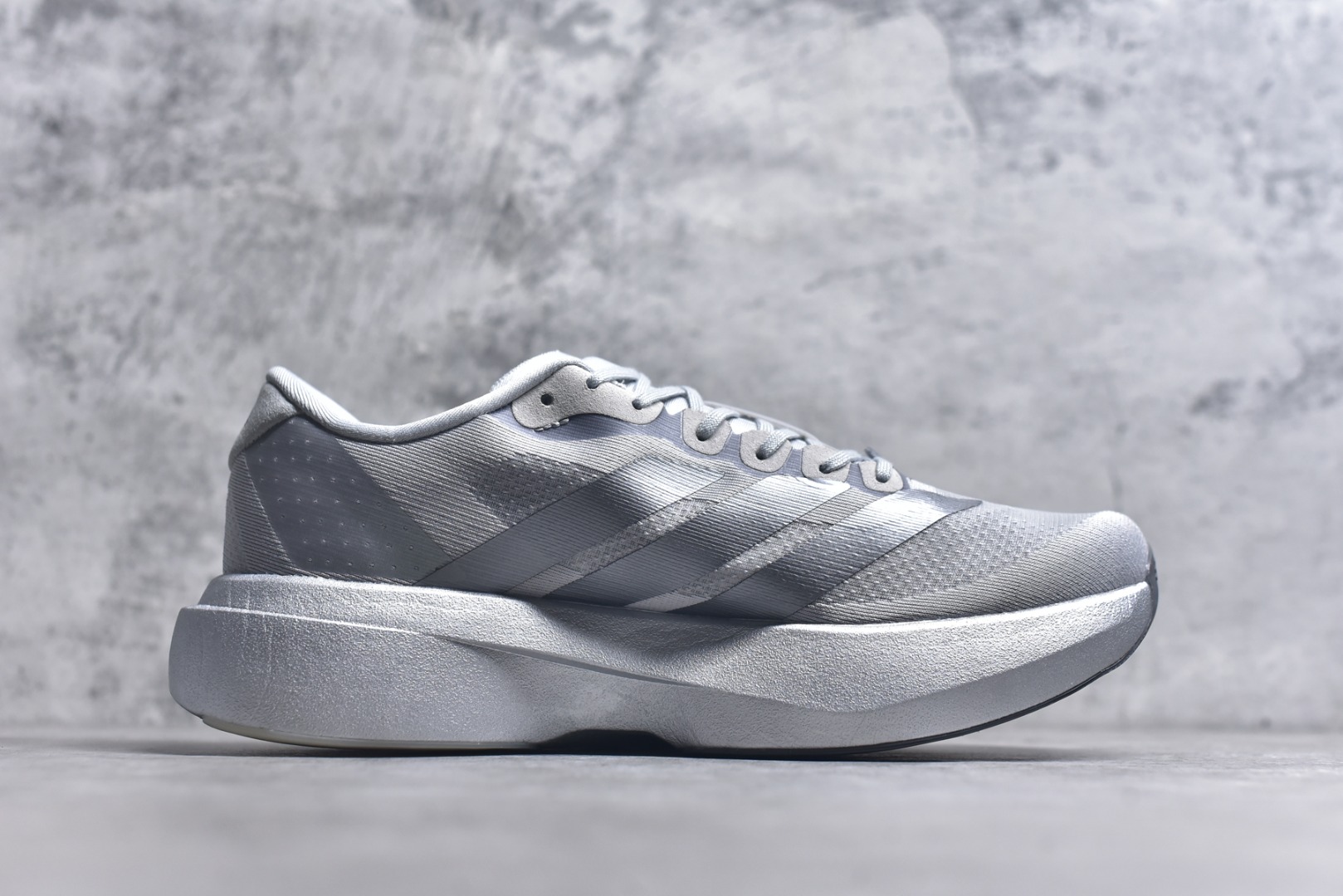 图片[3]-#Ad Adizero Evo SL M 轻盈跑鞋耐磨减震专业跑步鞋 冲向目标，一路向前，不断挑战和突破自我无论是平时训练还是马拉松，让这款adidas跑步鞋伴你畅快开跑兼具舒适性和结构感，搭载Lightstrike科技，为步伐注入活力 货号：JR3418 尺码：39-45-选品中心