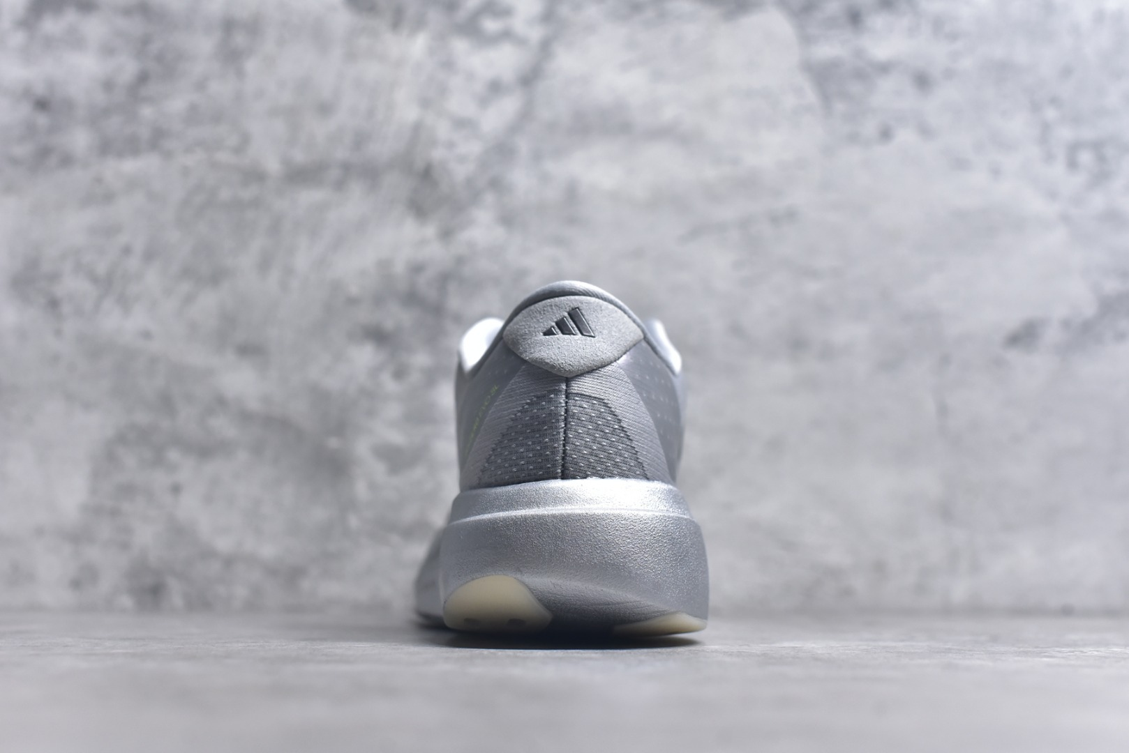 图片[5]-#Ad Adizero Evo SL M 轻盈跑鞋耐磨减震专业跑步鞋 冲向目标，一路向前，不断挑战和突破自我无论是平时训练还是马拉松，让这款adidas跑步鞋伴你畅快开跑兼具舒适性和结构感，搭载Lightstrike科技，为步伐注入活力 货号：JR3418 尺码：39-45-选品中心
