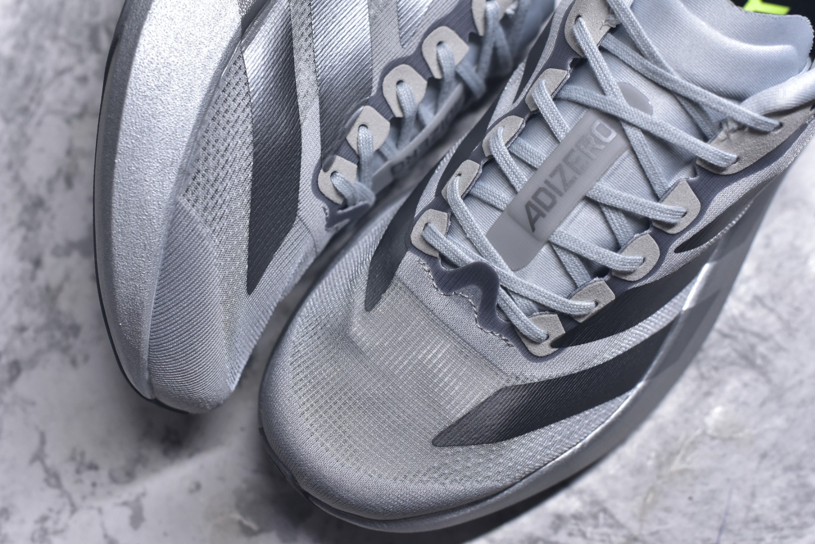 图片[8]-#Ad Adizero Evo SL M 轻盈跑鞋耐磨减震专业跑步鞋 冲向目标，一路向前，不断挑战和突破自我无论是平时训练还是马拉松，让这款adidas跑步鞋伴你畅快开跑兼具舒适性和结构感，搭载Lightstrike科技，为步伐注入活力 货号：JR3418 尺码：39-45-选品中心