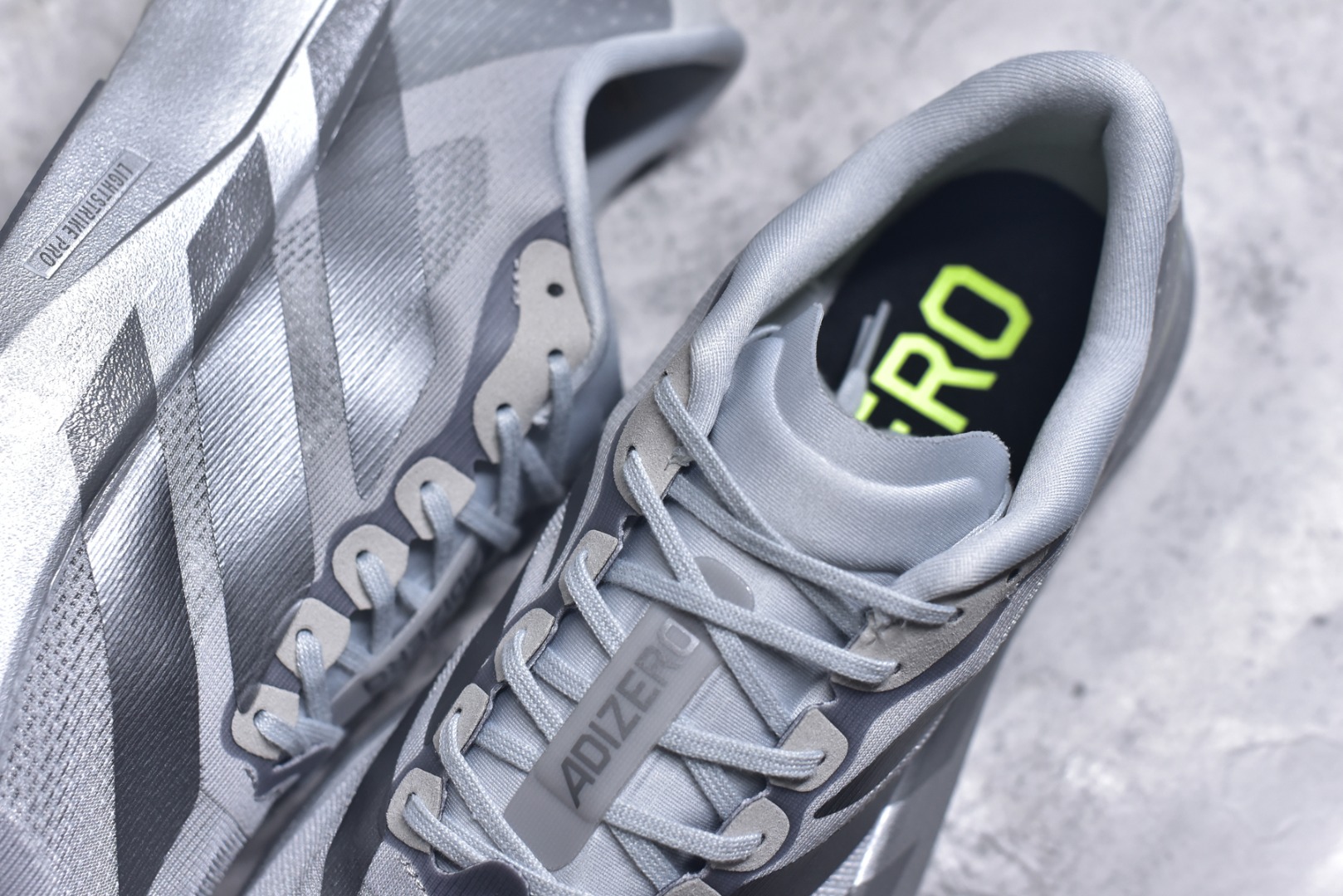 图片[9]-#Ad Adizero Evo SL M 轻盈跑鞋耐磨减震专业跑步鞋 冲向目标，一路向前，不断挑战和突破自我无论是平时训练还是马拉松，让这款adidas跑步鞋伴你畅快开跑兼具舒适性和结构感，搭载Lightstrike科技，为步伐注入活力 货号：JR3418 尺码：39-45-选品中心