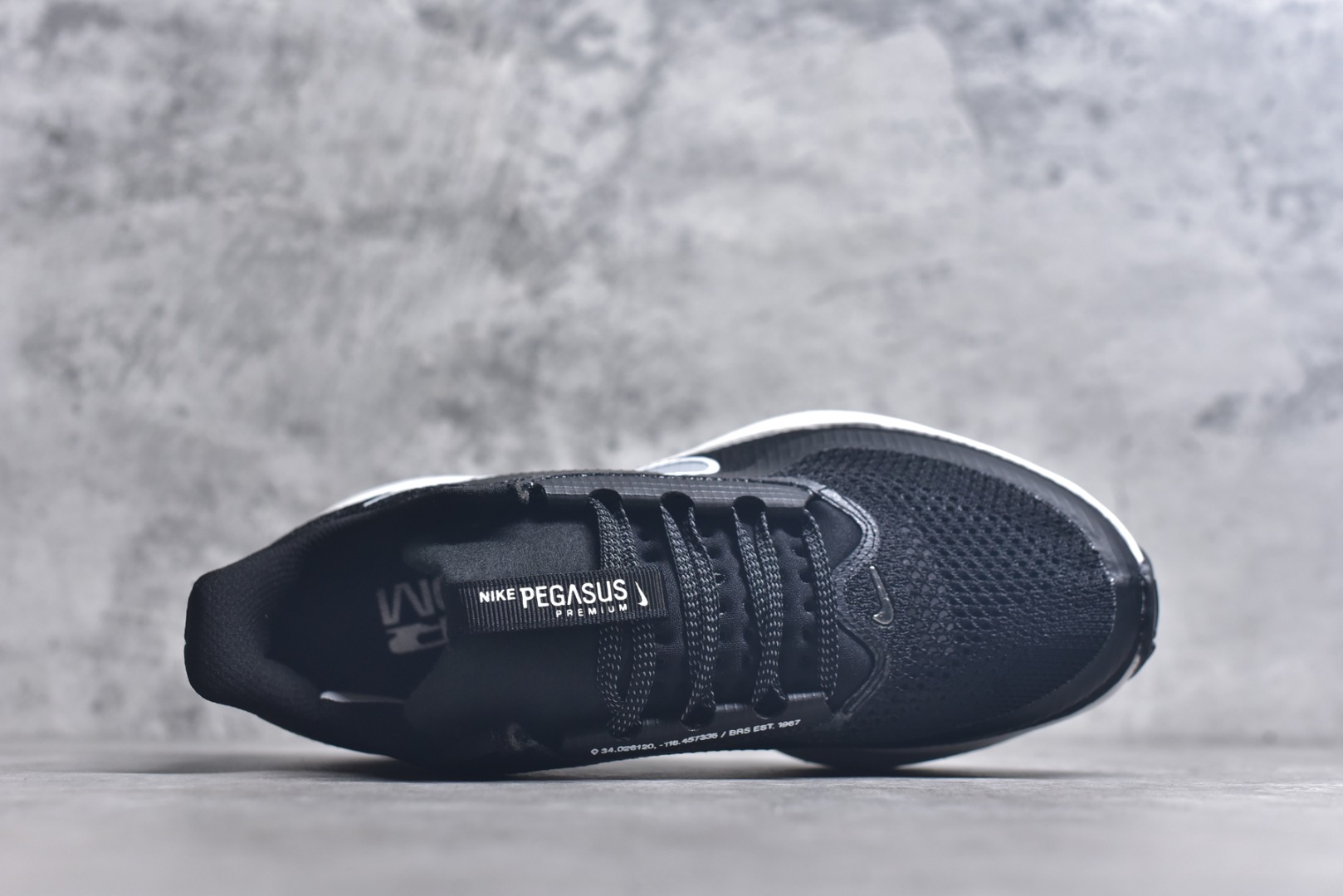 图片[4]-#2025年跑鞋王者降临 耐克推出的顶级飞马 Nike Pegasus Premium 全掌气垫 纤维气柱网面跑步鞋 中底三明治结构，ZoomX+ZoomMax+reactx,三重回弹科技加倍软，软弹，脚感爆炸。 货号：HQ2592 100 尺码：36 36.5 37.5 38 38.5 39 40 40.5 41 42 42.5 43 44 44.5 45-选品中心