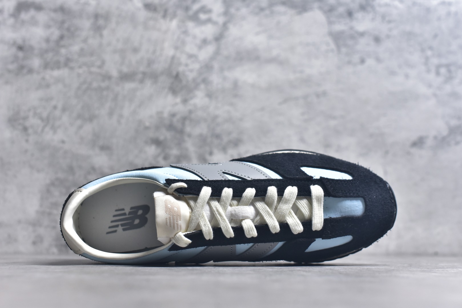 图片[4]-#New Balance NB471 经典复古时髦 休闲跑步鞋 完美平衡了复古腔调与现代舒适 这双承载着时空对话的跑鞋 正在用毫米级的细节革新 书写复古运动鞋的新纪元 当别人在追逐5cm气垫时 New Balance用471系列证明 真正的潮流 从来不是盲目堆砌 而是让每个时代的美好都能被重新看见货号：U471AB尺码：36 37 37.5 38 38.5 39.5 40 40.5 41.5 42 42.5 43 44 44.5 45-选品中心