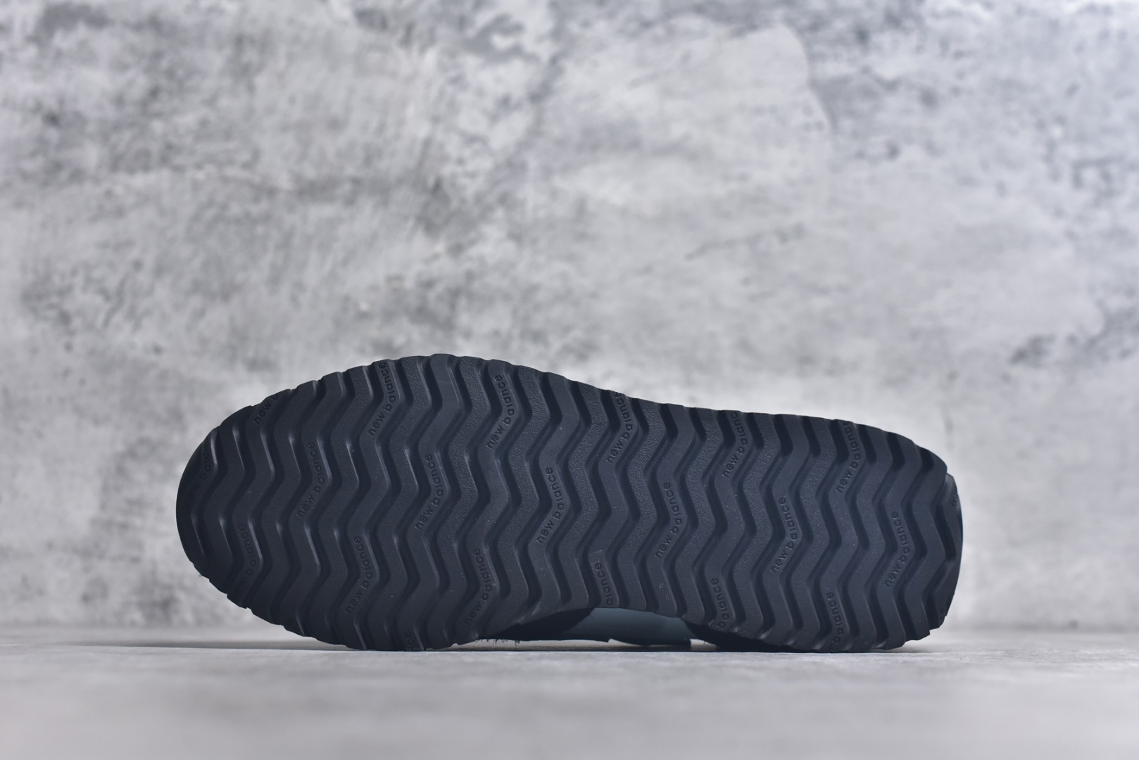 图片[6]-#New Balance NB471 经典复古时髦 休闲跑步鞋 完美平衡了复古腔调与现代舒适 这双承载着时空对话的跑鞋 正在用毫米级的细节革新 书写复古运动鞋的新纪元 当别人在追逐5cm气垫时 New Balance用471系列证明 真正的潮流 从来不是盲目堆砌 而是让每个时代的美好都能被重新看见货号：U471AB尺码：36 37 37.5 38 38.5 39.5 40 40.5 41.5 42 42.5 43 44 44.5 45-选品中心