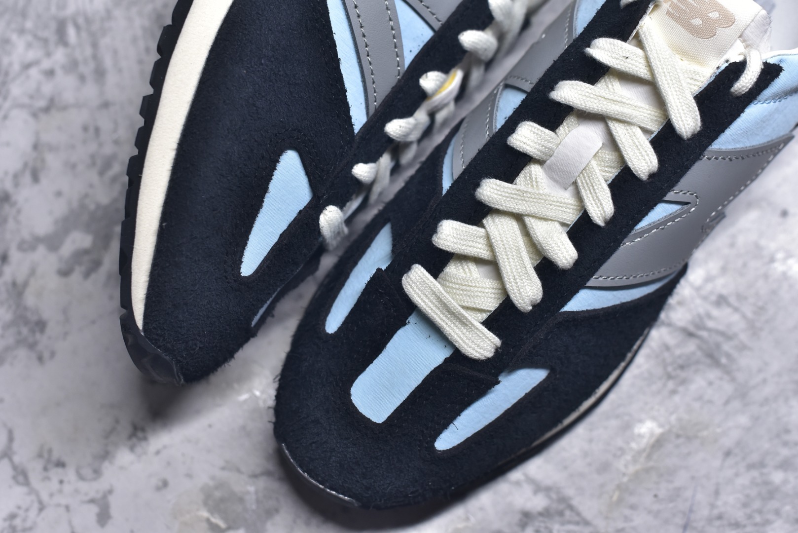 图片[8]-#New Balance NB471 经典复古时髦 休闲跑步鞋 完美平衡了复古腔调与现代舒适 这双承载着时空对话的跑鞋 正在用毫米级的细节革新 书写复古运动鞋的新纪元 当别人在追逐5cm气垫时 New Balance用471系列证明 真正的潮流 从来不是盲目堆砌 而是让每个时代的美好都能被重新看见货号：U471AB尺码：36 37 37.5 38 38.5 39.5 40 40.5 41.5 42 42.5 43 44 44.5 45-选品中心