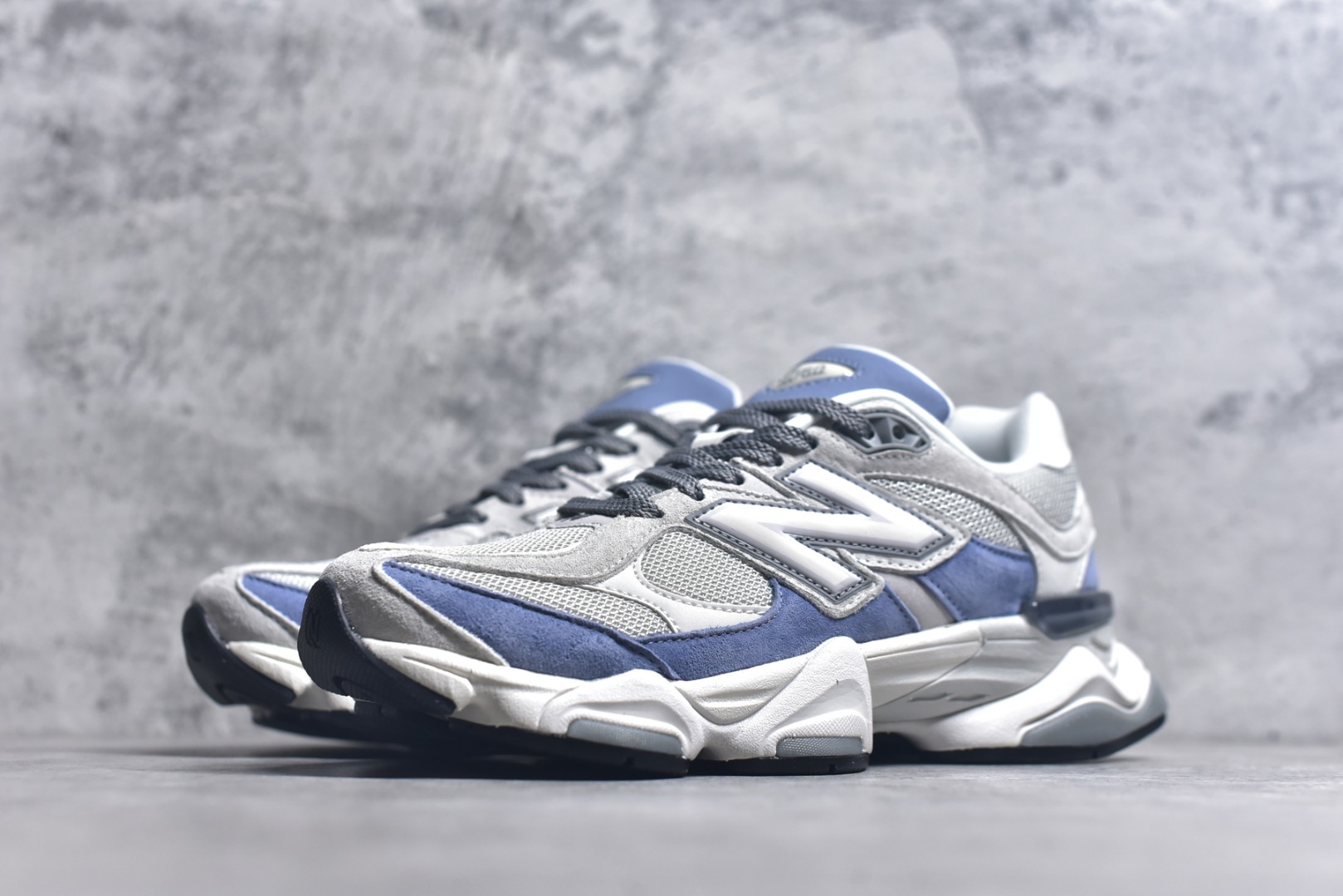 图片[2]-#New Balance NB9060 联名款 复古休闲运动慢跑鞋 U9060JBA #鞋款灵感源自设计师本人对夏日的怀日回忆。鞋面大身由空间双格及磨砂鞋面拼接而生，配以柔和、温暖的粉橘色调，夏日氛围拉满 #采用大面积网眼以及麂皮材质覆盖鞋身，还原经典气质。搭载ABZORB避震科技，由泡沫聚酯制成，上脚可以有效减少由鞋底反弹对身体及双腿的冲击力 尺码：36 37 37.5 38 38.5 39 40 40.5 41 42 42.5 43 44 44.5 45 46.5-选品中心