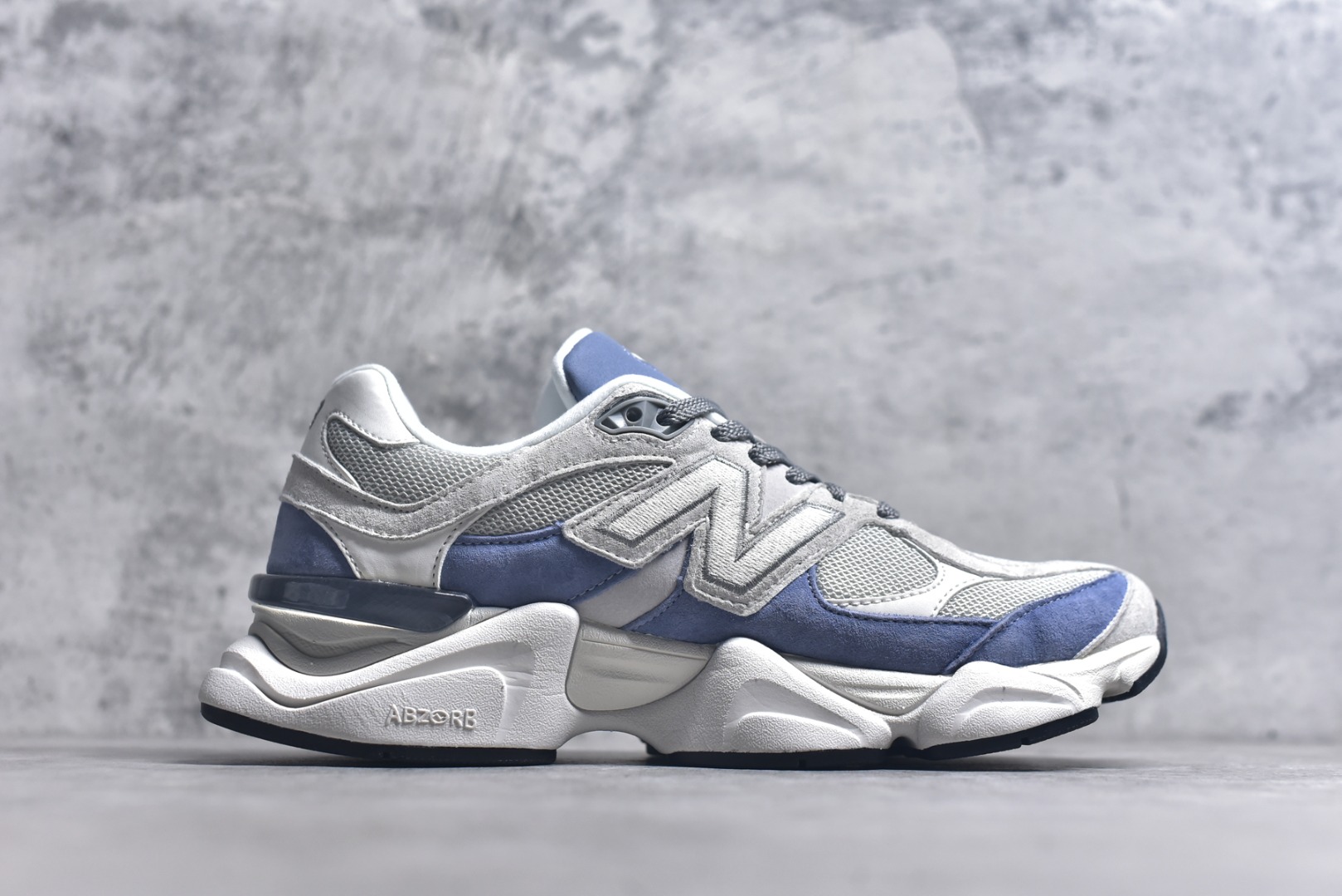 图片[3]-#New Balance NB9060 联名款 复古休闲运动慢跑鞋 U9060JBA #鞋款灵感源自设计师本人对夏日的怀日回忆。鞋面大身由空间双格及磨砂鞋面拼接而生，配以柔和、温暖的粉橘色调，夏日氛围拉满 #采用大面积网眼以及麂皮材质覆盖鞋身，还原经典气质。搭载ABZORB避震科技，由泡沫聚酯制成，上脚可以有效减少由鞋底反弹对身体及双腿的冲击力 尺码：36 37 37.5 38 38.5 39 40 40.5 41 42 42.5 43 44 44.5 45 46.5-选品中心