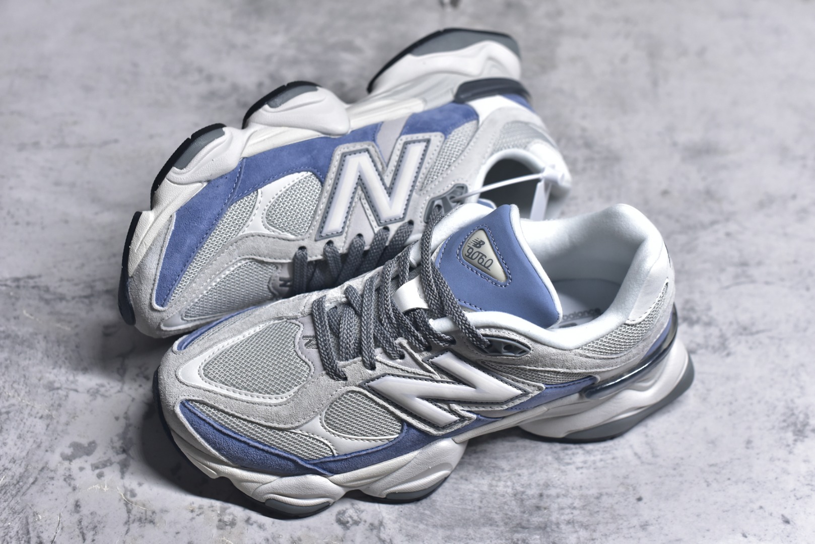 图片[7]-#New Balance NB9060 联名款 复古休闲运动慢跑鞋 U9060JBA #鞋款灵感源自设计师本人对夏日的怀日回忆。鞋面大身由空间双格及磨砂鞋面拼接而生，配以柔和、温暖的粉橘色调，夏日氛围拉满 #采用大面积网眼以及麂皮材质覆盖鞋身，还原经典气质。搭载ABZORB避震科技，由泡沫聚酯制成，上脚可以有效减少由鞋底反弹对身体及双腿的冲击力 尺码：36 37 37.5 38 38.5 39 40 40.5 41 42 42.5 43 44 44.5 45 46.5-选品中心