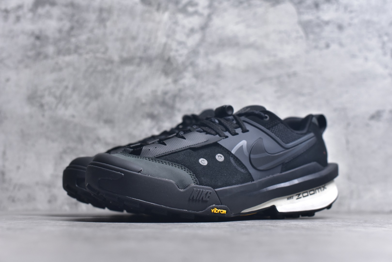 图片[2]-#Sacai x NK Zegamadome SP 联名款舒适防滑耐磨低帮生活休闲鞋 HQ8618-001 整双鞋采用了 Zoom X 缓震科技和 Vibram 外底 在保证舒适度的同时又兼顾了耐用性 并且提供了出色的抓地力 鞋面则是全新 ZoomX Zegama 科技 将网眼和绒面革材质融合而成的全新科技面料 兼顾透气性与耐用性 尺码：36 36.5 37.5 38 38.5 39 40 40.5 41 42 42.5 43 44 44.5 45 46-选品中心