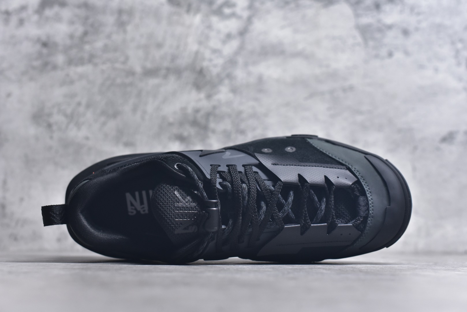 图片[4]-#Sacai x NK Zegamadome SP 联名款舒适防滑耐磨低帮生活休闲鞋 HQ8618-001 整双鞋采用了 Zoom X 缓震科技和 Vibram 外底 在保证舒适度的同时又兼顾了耐用性 并且提供了出色的抓地力 鞋面则是全新 ZoomX Zegama 科技 将网眼和绒面革材质融合而成的全新科技面料 兼顾透气性与耐用性 尺码：36 36.5 37.5 38 38.5 39 40 40.5 41 42 42.5 43 44 44.5 45 46-选品中心