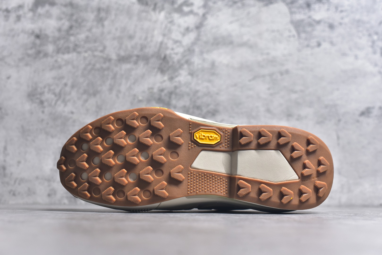 图片[6]-#Sacai x NK Zegamadome SP 联名款舒适防滑耐磨低帮生活休闲鞋 HQ8618-100 整双鞋采用了 Zoom X 缓震科技和 Vibram 外底 在保证舒适度的同时又兼顾了耐用性 并且提供了出色的抓地力 鞋面则是全新 ZoomX Zegama 科技 将网眼和绒面革材质融合而成的全新科技面料 兼顾透气性与耐用性 尺码：36 36.5 37.5 38 38.5 39 40 40.5 41 42 42.5 43 44 44.5 45 46-选品中心