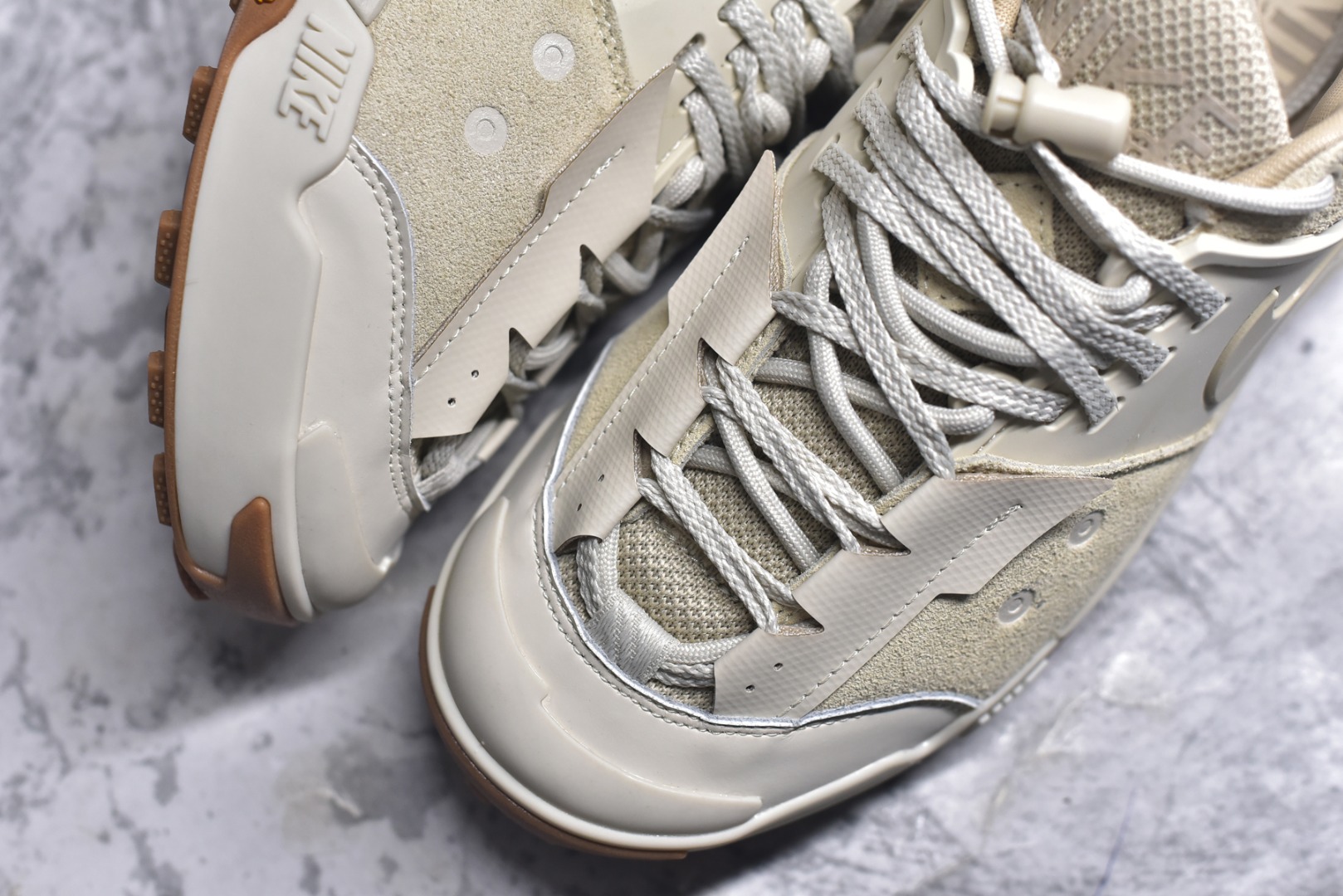 图片[8]-#Sacai x NK Zegamadome SP 联名款舒适防滑耐磨低帮生活休闲鞋 HQ8618-100 整双鞋采用了 Zoom X 缓震科技和 Vibram 外底 在保证舒适度的同时又兼顾了耐用性 并且提供了出色的抓地力 鞋面则是全新 ZoomX Zegama 科技 将网眼和绒面革材质融合而成的全新科技面料 兼顾透气性与耐用性 尺码：36 36.5 37.5 38 38.5 39 40 40.5 41 42 42.5 43 44 44.5 45 46-选品中心