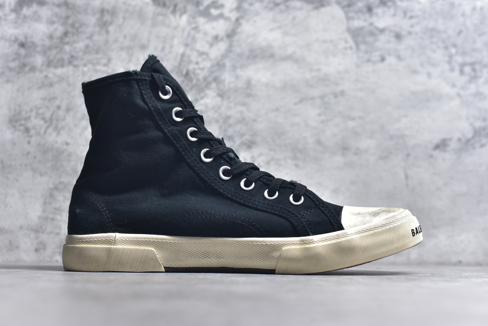 图片[3]-#帆布鞋黑白高 货号 1090 BALENCIAGA巴黎世家 PARIS磨损做旧效果休闲低帮帆布鞋 低帮 绑带鞋面背面浮印尺码鞋头边缘印有BALENCIAGA品牌标识大盒从里到外一切百分百还原官方配置 顶级专供碾压一切版本尺码：35 36 37 38 39 40 41 42 43 44 45-选品中心