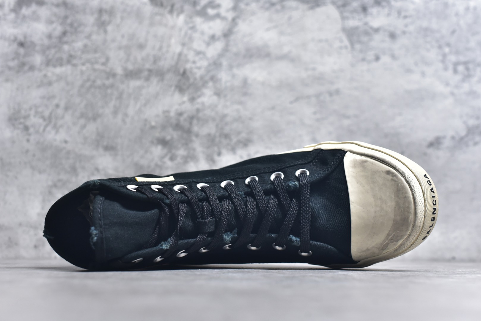 图片[4]-#帆布鞋黑白高 货号 1090 BALENCIAGA巴黎世家 PARIS磨损做旧效果休闲低帮帆布鞋 低帮 绑带鞋面背面浮印尺码鞋头边缘印有BALENCIAGA品牌标识大盒从里到外一切百分百还原官方配置 顶级专供碾压一切版本尺码：35 36 37 38 39 40 41 42 43 44 45-选品中心