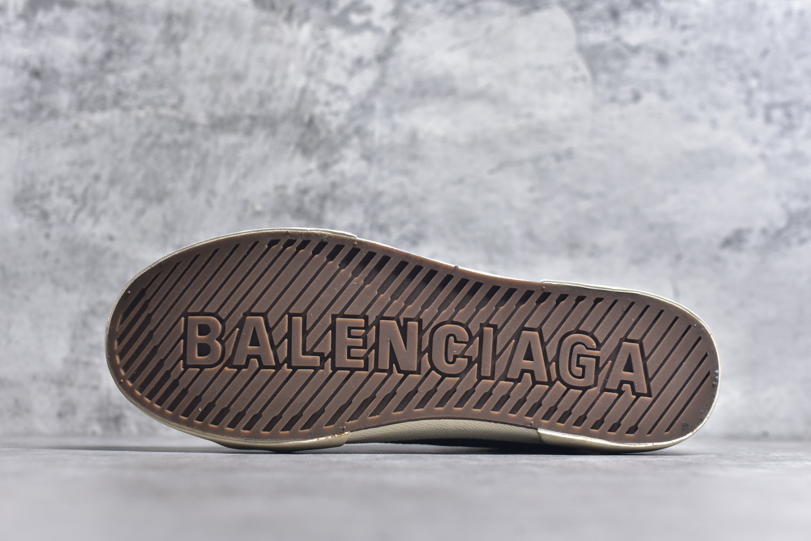 图片[6]-#帆布鞋黑白高 货号 1090 BALENCIAGA巴黎世家 PARIS磨损做旧效果休闲低帮帆布鞋 低帮 绑带鞋面背面浮印尺码鞋头边缘印有BALENCIAGA品牌标识大盒从里到外一切百分百还原官方配置 顶级专供碾压一切版本尺码：35 36 37 38 39 40 41 42 43 44 45-选品中心