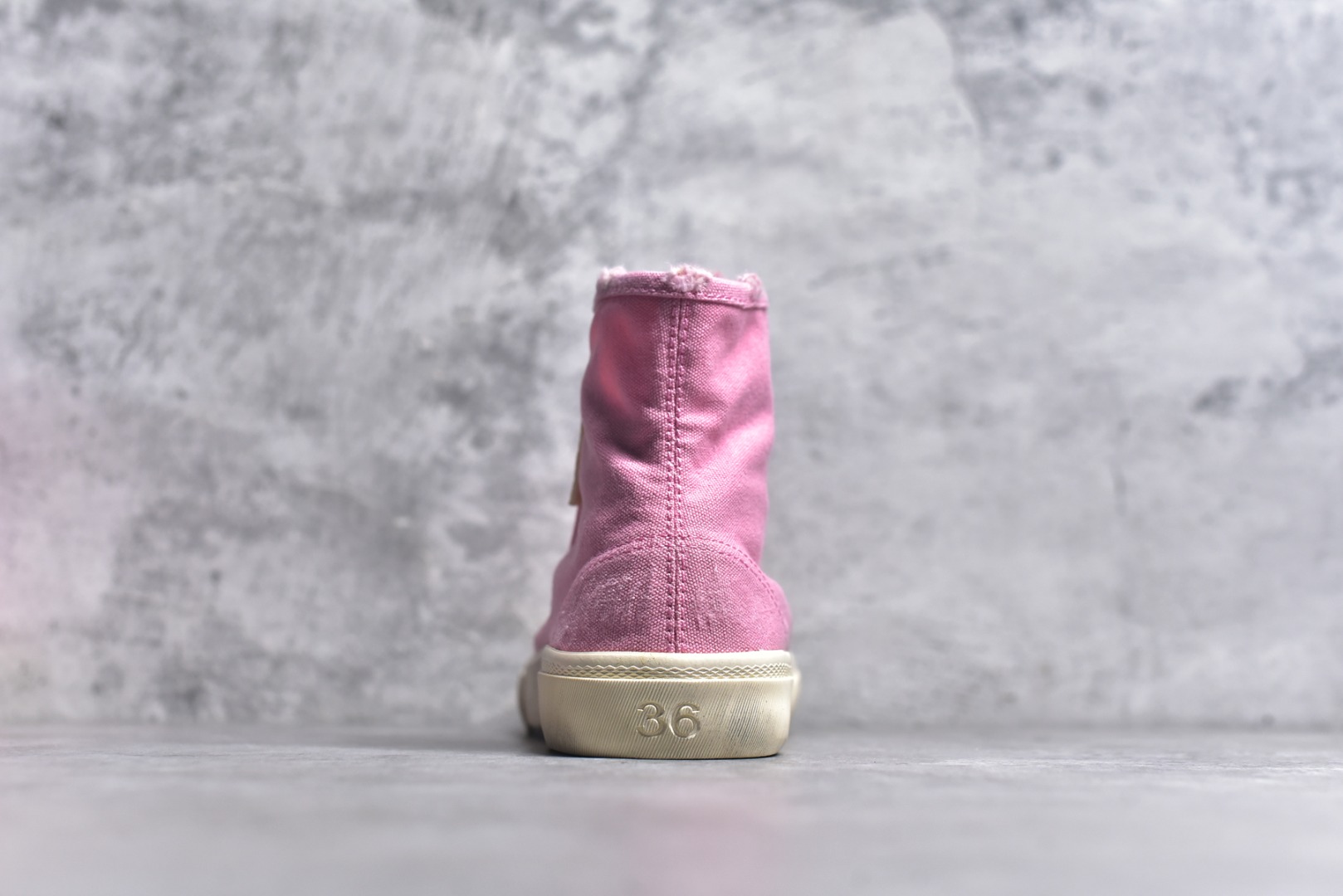 图片[5]-#帆布鞋 粉高 货号 5592 BALENCIAGA巴黎世家 PARIS磨损做旧效果休闲低帮帆布鞋 低帮 绑带鞋面背面浮印尺码鞋头边缘印有BALENCIAGA品牌标识大盒从里到外一切百分百还原官方配置 顶级专供碾压一切版本尺码：35 36 37 38 39 40 41 42 43 44 45-选品中心