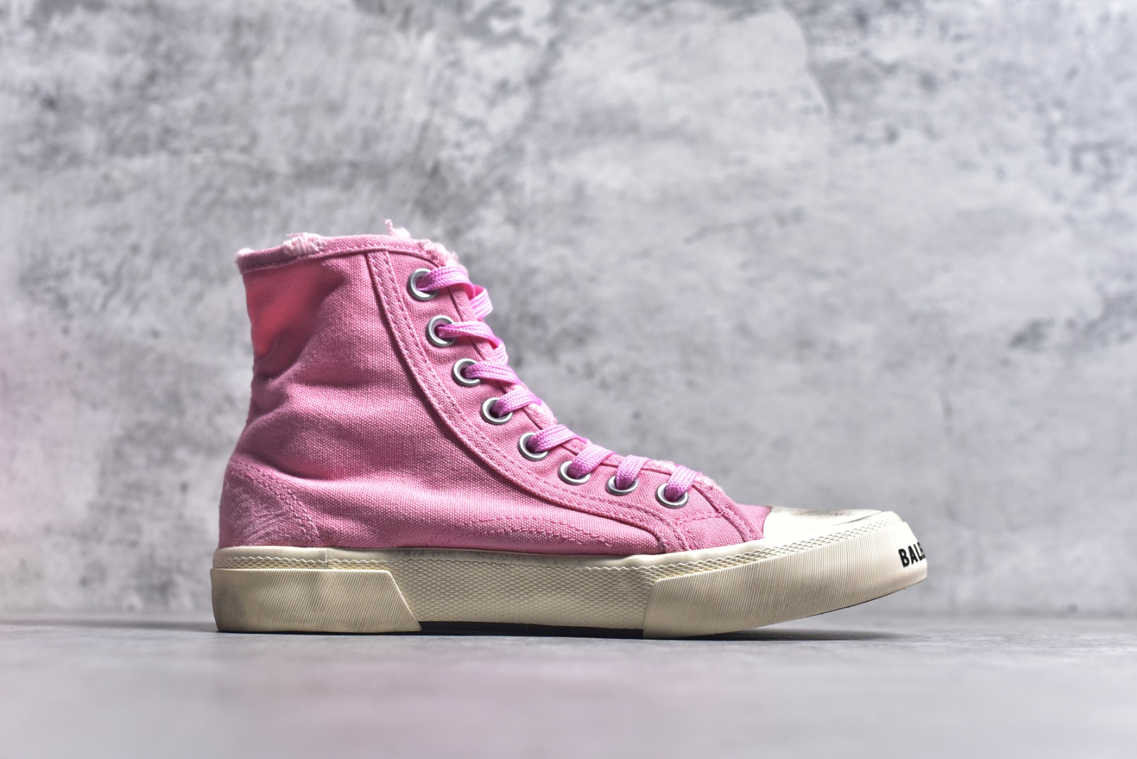 图片[3]-#帆布鞋 粉高 货号 5592 BALENCIAGA巴黎世家 PARIS磨损做旧效果休闲低帮帆布鞋 低帮 绑带鞋面背面浮印尺码鞋头边缘印有BALENCIAGA品牌标识大盒从里到外一切百分百还原官方配置 顶级专供碾压一切版本尺码：35 36 37 38 39 40 41 42 43 44 45-选品中心