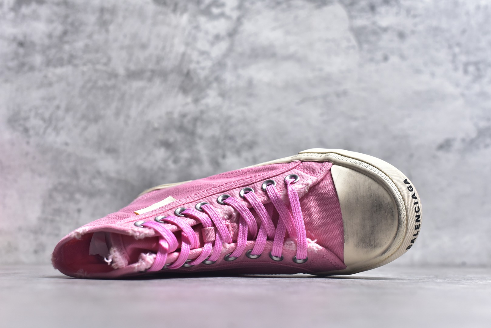 图片[4]-#帆布鞋 粉高 货号 5592 BALENCIAGA巴黎世家 PARIS磨损做旧效果休闲低帮帆布鞋 低帮 绑带鞋面背面浮印尺码鞋头边缘印有BALENCIAGA品牌标识大盒从里到外一切百分百还原官方配置 顶级专供碾压一切版本尺码：35 36 37 38 39 40 41 42 43 44 45-选品中心