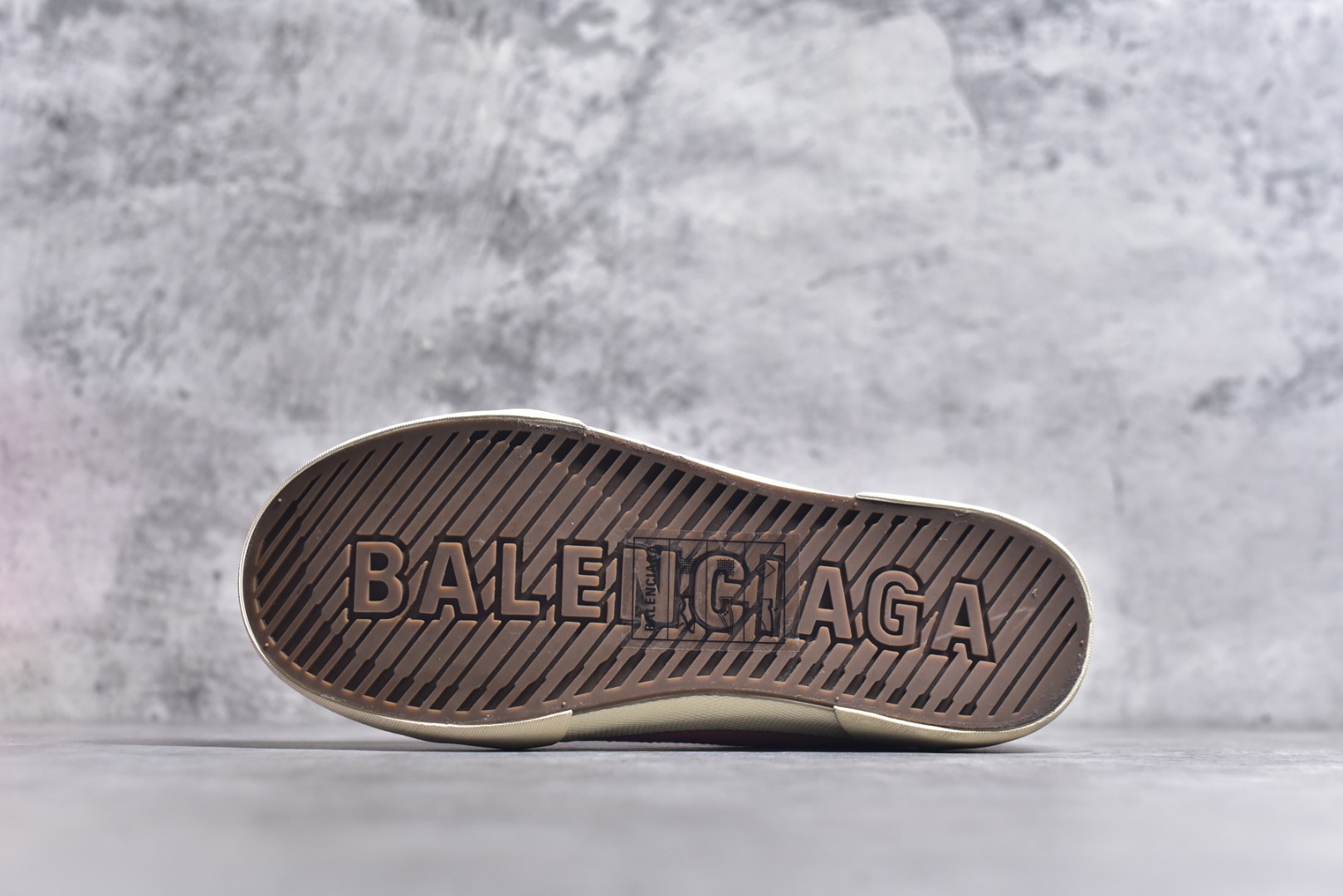 图片[6]-#帆布鞋 粉高 货号 5592 BALENCIAGA巴黎世家 PARIS磨损做旧效果休闲低帮帆布鞋 低帮 绑带鞋面背面浮印尺码鞋头边缘印有BALENCIAGA品牌标识大盒从里到外一切百分百还原官方配置 顶级专供碾压一切版本尺码：35 36 37 38 39 40 41 42 43 44 45-选品中心