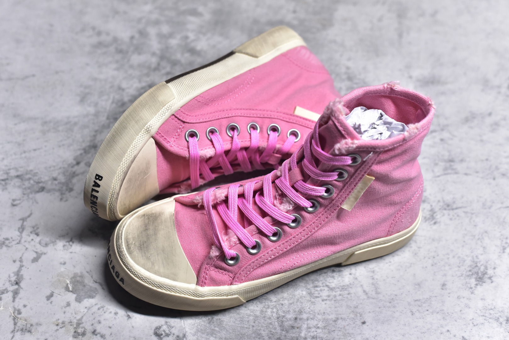 图片[7]-#帆布鞋 粉高 货号 5592 BALENCIAGA巴黎世家 PARIS磨损做旧效果休闲低帮帆布鞋 低帮 绑带鞋面背面浮印尺码鞋头边缘印有BALENCIAGA品牌标识大盒从里到外一切百分百还原官方配置 顶级专供碾压一切版本尺码：35 36 37 38 39 40 41 42 43 44 45-选品中心