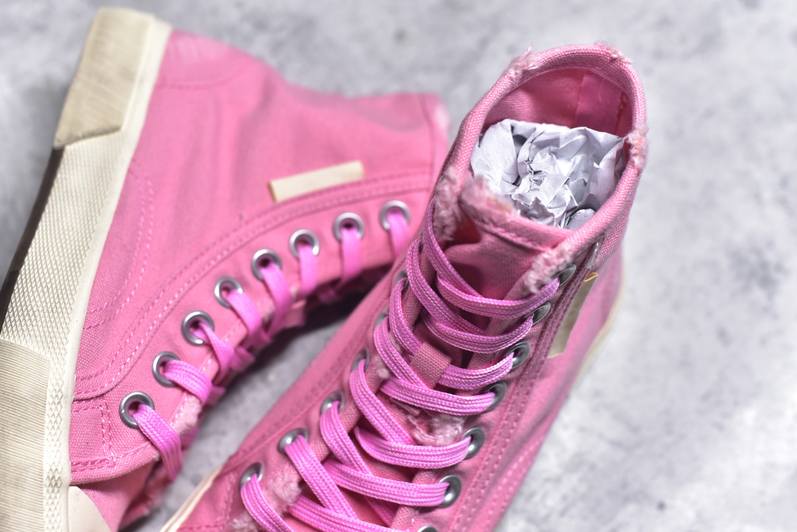 图片[9]-#帆布鞋 粉高 货号 5592 BALENCIAGA巴黎世家 PARIS磨损做旧效果休闲低帮帆布鞋 低帮 绑带鞋面背面浮印尺码鞋头边缘印有BALENCIAGA品牌标识大盒从里到外一切百分百还原官方配置 顶级专供碾压一切版本尺码：35 36 37 38 39 40 41 42 43 44 45-选品中心