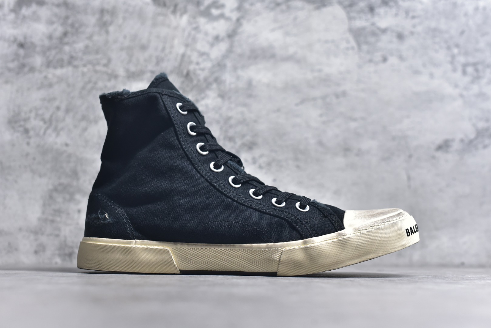 图片[3]-#帆布鞋黑白高 货号 1090 BALENCIAGA巴黎世家 PARIS磨损做旧效果休闲低帮帆布鞋 低帮 绑带鞋面背面浮印尺码鞋头边缘印有BALENCIAGA品牌标识大盒从里到外一切百分百还原官方配置 顶级专供碾压一切版本尺码：35 36 37 38 39 40 41 42 43 44 45-选品中心