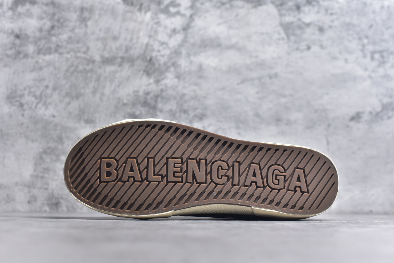 图片[6]-#帆布鞋黑白高 货号 1090 BALENCIAGA巴黎世家 PARIS磨损做旧效果休闲低帮帆布鞋 低帮 绑带鞋面背面浮印尺码鞋头边缘印有BALENCIAGA品牌标识大盒从里到外一切百分百还原官方配置 顶级专供碾压一切版本尺码：35 36 37 38 39 40 41 42 43 44 45-选品中心