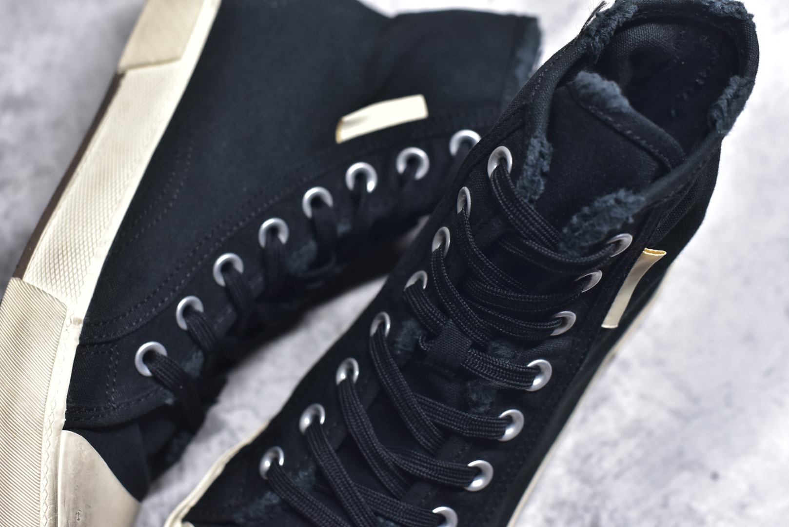 图片[9]-#帆布鞋黑白高 货号 1090 BALENCIAGA巴黎世家 PARIS磨损做旧效果休闲低帮帆布鞋 低帮 绑带鞋面背面浮印尺码鞋头边缘印有BALENCIAGA品牌标识大盒从里到外一切百分百还原官方配置 顶级专供碾压一切版本尺码：35 36 37 38 39 40 41 42 43 44 45-选品中心