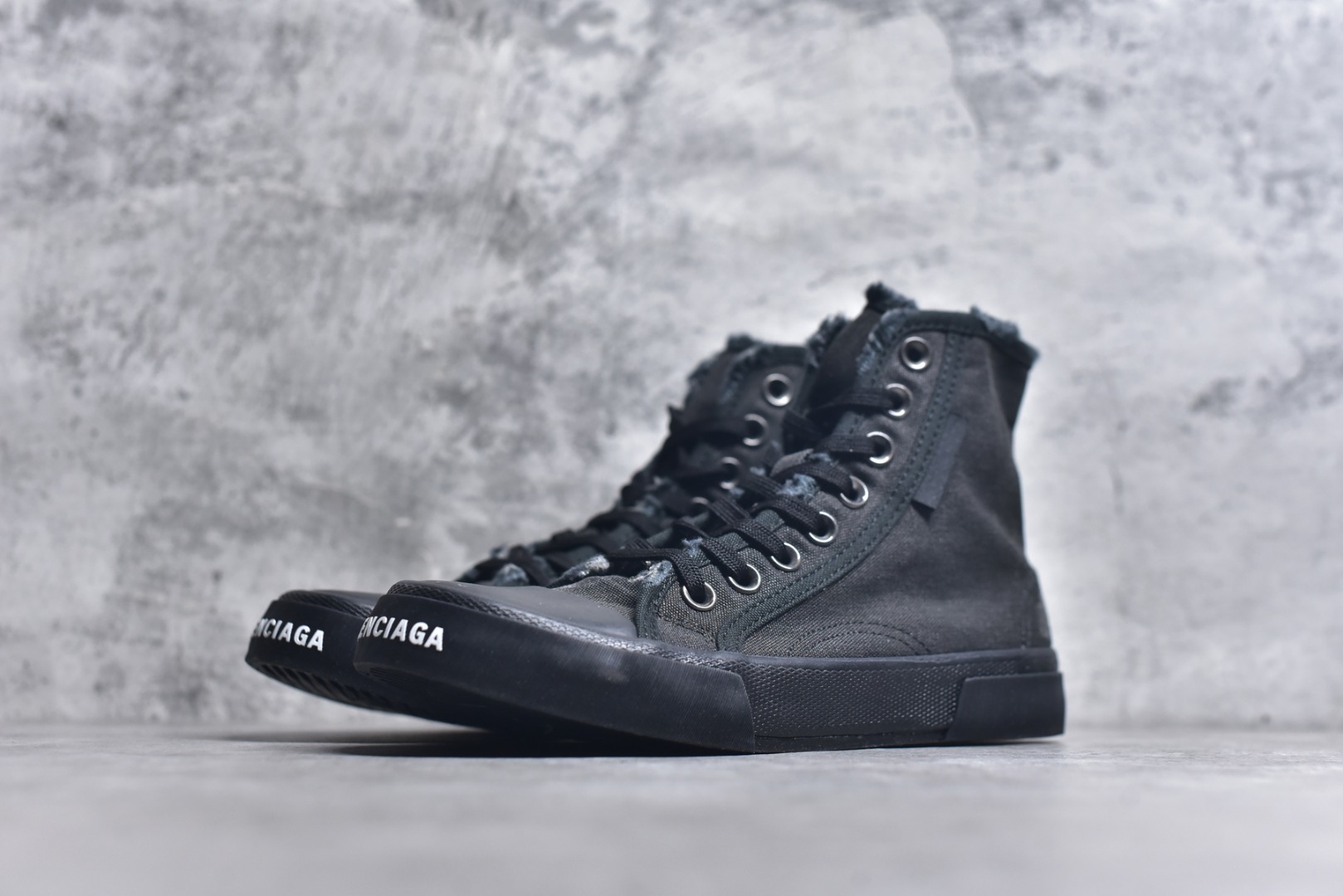 图片[2]-#帆布鞋全黑高 货号 1090 BALENCIAGA巴黎世家 PARIS磨损做旧效果休闲低帮帆布鞋 低帮 绑带鞋面背面浮印尺码鞋头边缘印有BALENCIAGA品牌标识大盒从里到外一切百分百还原官方配置 顶级专供碾压一切版本尺码：35 36 37 38 39 40 41 42 43 44 45-选品中心