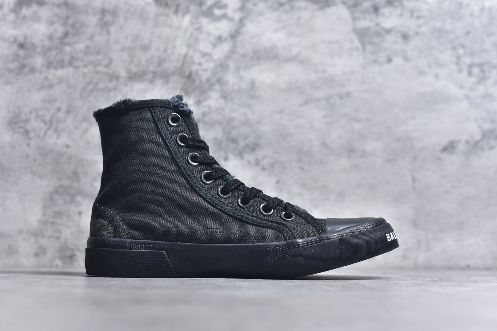 图片[3]-#帆布鞋全黑高 货号 1090 BALENCIAGA巴黎世家 PARIS磨损做旧效果休闲低帮帆布鞋 低帮 绑带鞋面背面浮印尺码鞋头边缘印有BALENCIAGA品牌标识大盒从里到外一切百分百还原官方配置 顶级专供碾压一切版本尺码：35 36 37 38 39 40 41 42 43 44 45-选品中心