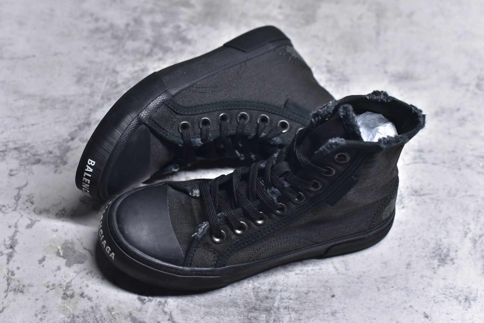 图片[7]-#帆布鞋全黑高 货号 1090 BALENCIAGA巴黎世家 PARIS磨损做旧效果休闲低帮帆布鞋 低帮 绑带鞋面背面浮印尺码鞋头边缘印有BALENCIAGA品牌标识大盒从里到外一切百分百还原官方配置 顶级专供碾压一切版本尺码：35 36 37 38 39 40 41 42 43 44 45-选品中心