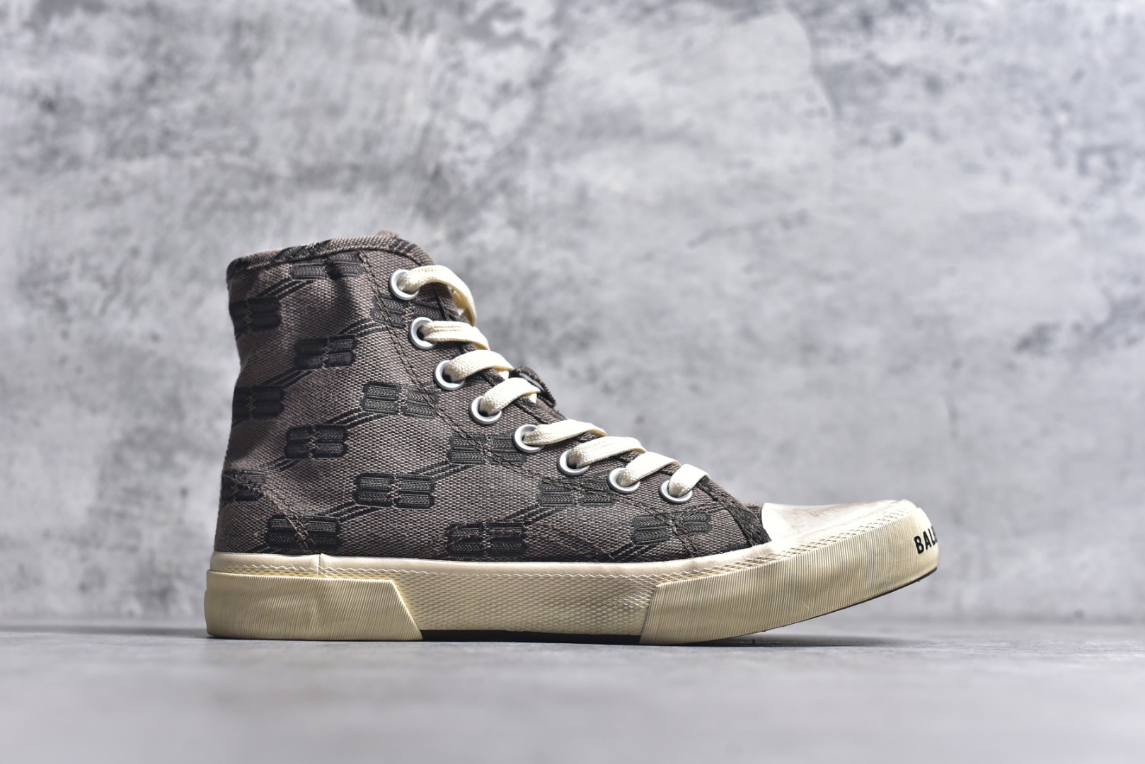图片[3]-#帆布鞋棕高 货号 0216 BALENCIAGA巴黎世家 PARIS磨损做旧效果休闲低帮帆布鞋 低帮 绑带鞋面背面浮印尺码鞋头边缘印有BALENCIAGA品牌标识大盒从里到外一切百分百还原官方配置 顶级专供碾压一切版本尺码：35 36 37 38 39 40 41 42 43 44 45-选品中心
