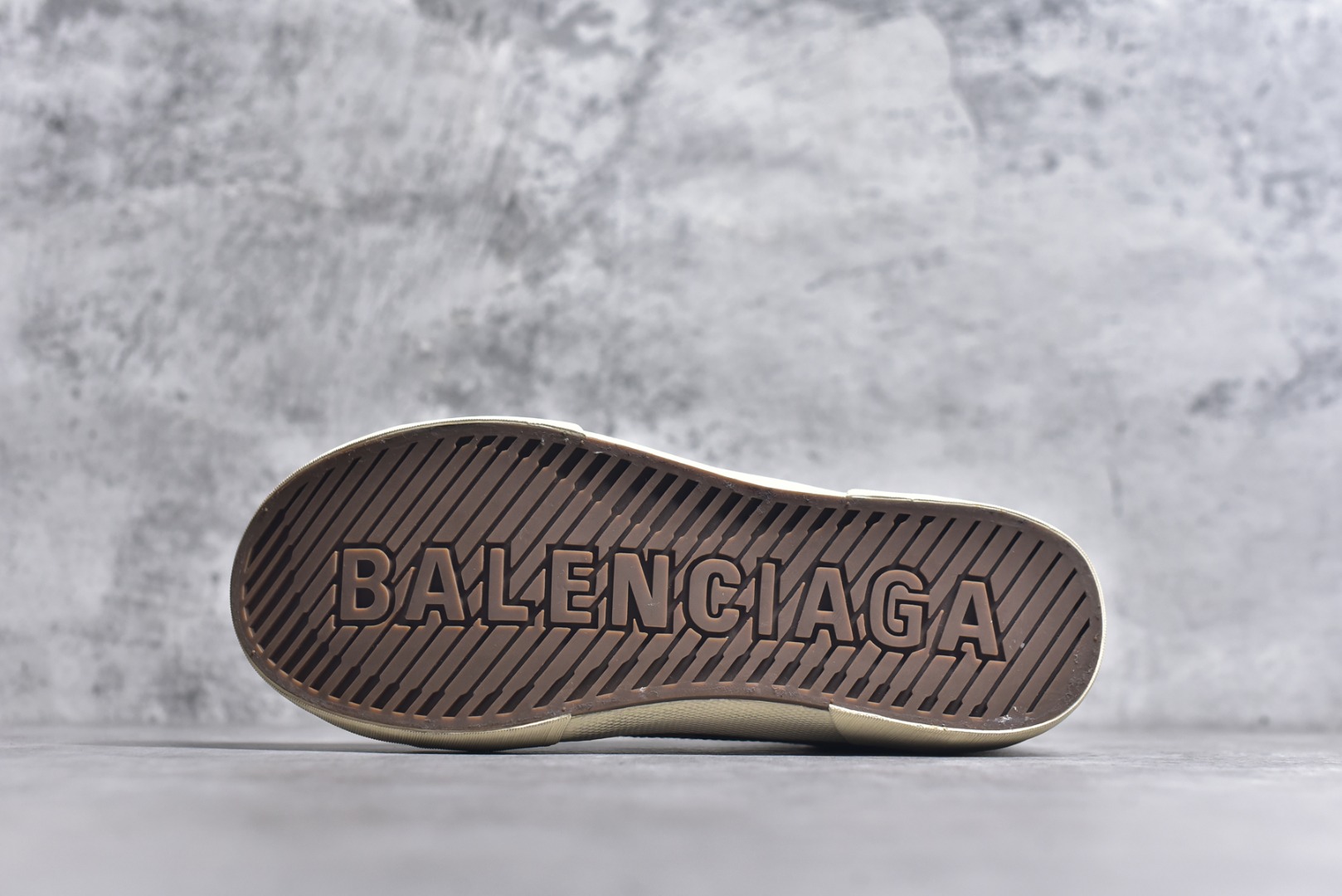 图片[6]-#帆布鞋棕高 货号 0216 BALENCIAGA巴黎世家 PARIS磨损做旧效果休闲低帮帆布鞋 低帮 绑带鞋面背面浮印尺码鞋头边缘印有BALENCIAGA品牌标识大盒从里到外一切百分百还原官方配置 顶级专供碾压一切版本尺码：35 36 37 38 39 40 41 42 43 44 45-选品中心