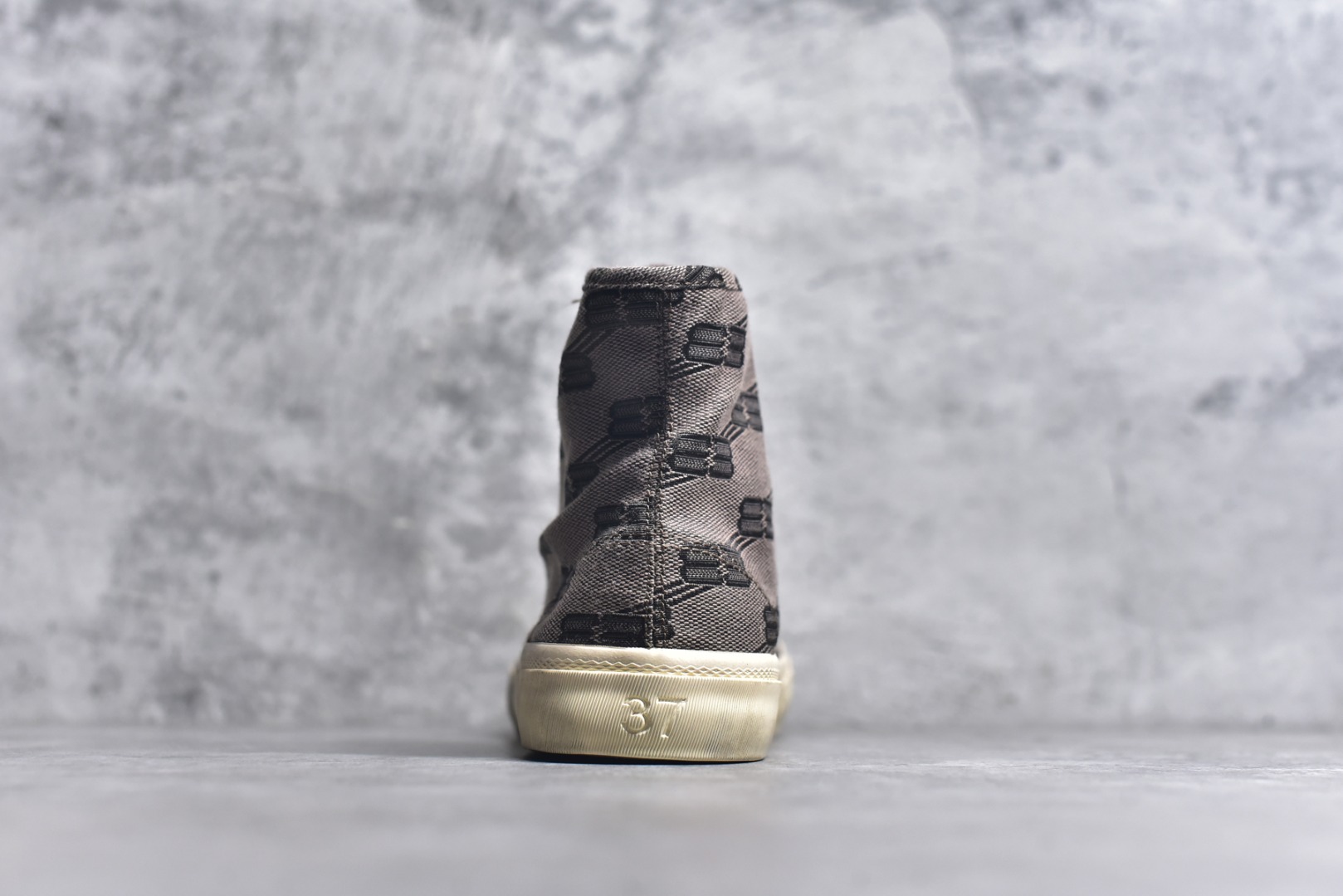 图片[5]-#帆布鞋棕高 货号 0216 BALENCIAGA巴黎世家 PARIS磨损做旧效果休闲低帮帆布鞋 低帮 绑带鞋面背面浮印尺码鞋头边缘印有BALENCIAGA品牌标识大盒从里到外一切百分百还原官方配置 顶级专供碾压一切版本尺码：35 36 37 38 39 40 41 42 43 44 45-选品中心